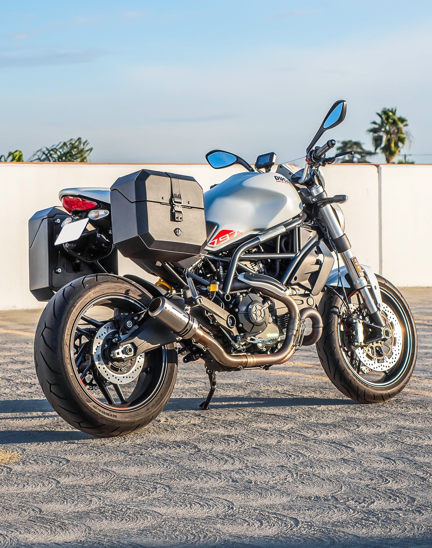 20L - Outlaw Quick-Mount Small Ducati Monster 797 Leather Wrapped Hard Alforjas