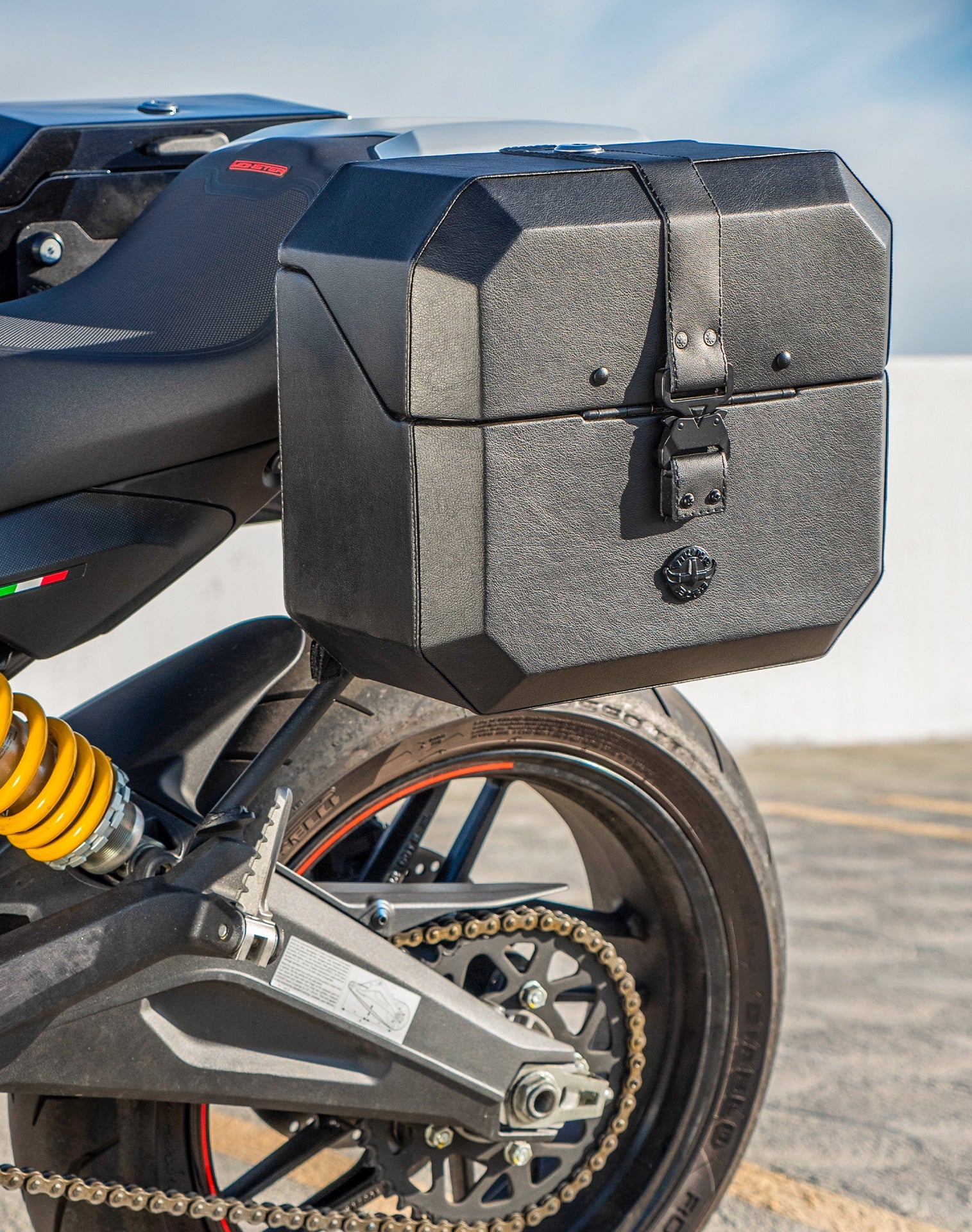 20L - Outlaw Quick-Mount Small Ducati Monster 797 Leather Wrapped Hard Alforjas