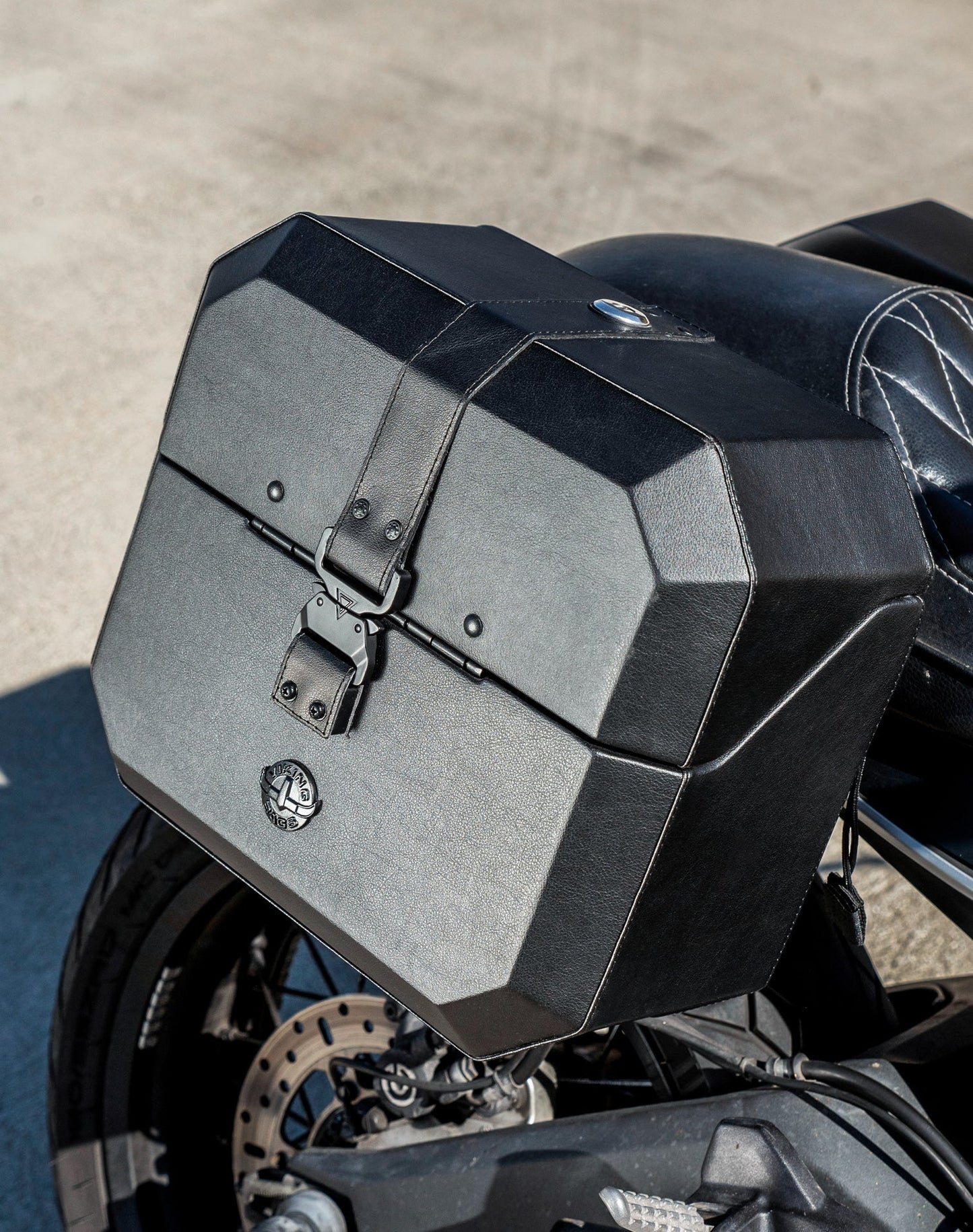 20L - Outlaw Quick-Mount Small Ducati Scrambler (2014-17) Leather Wrapped Hard Alforjas