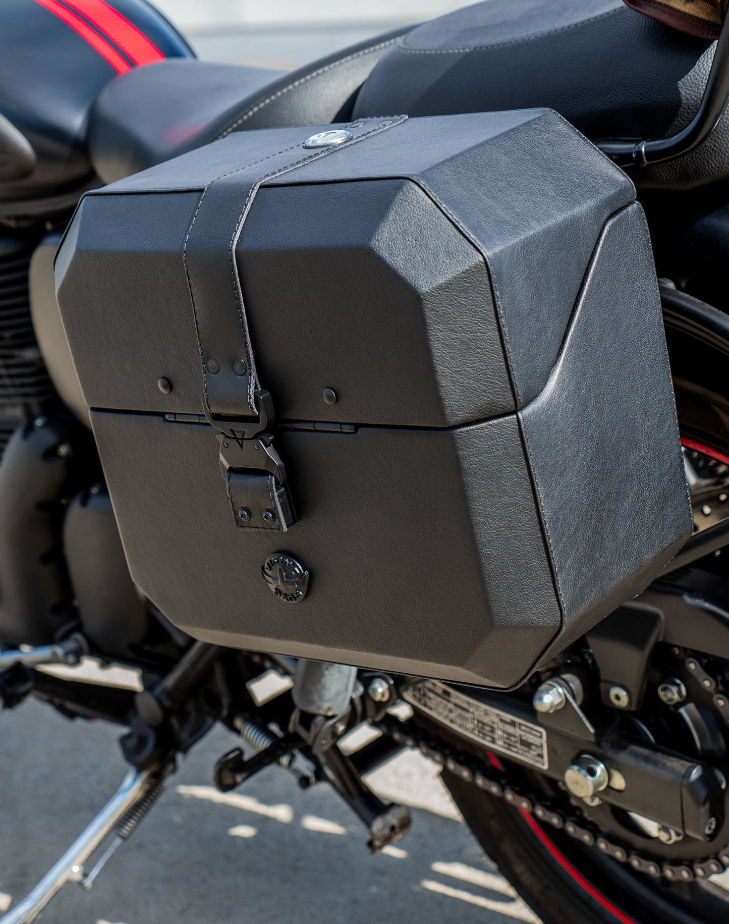 20L - Outlaw Quick-Mount Small Royal Enfield Classic 350 Leather Wrapped Hard Alforjas