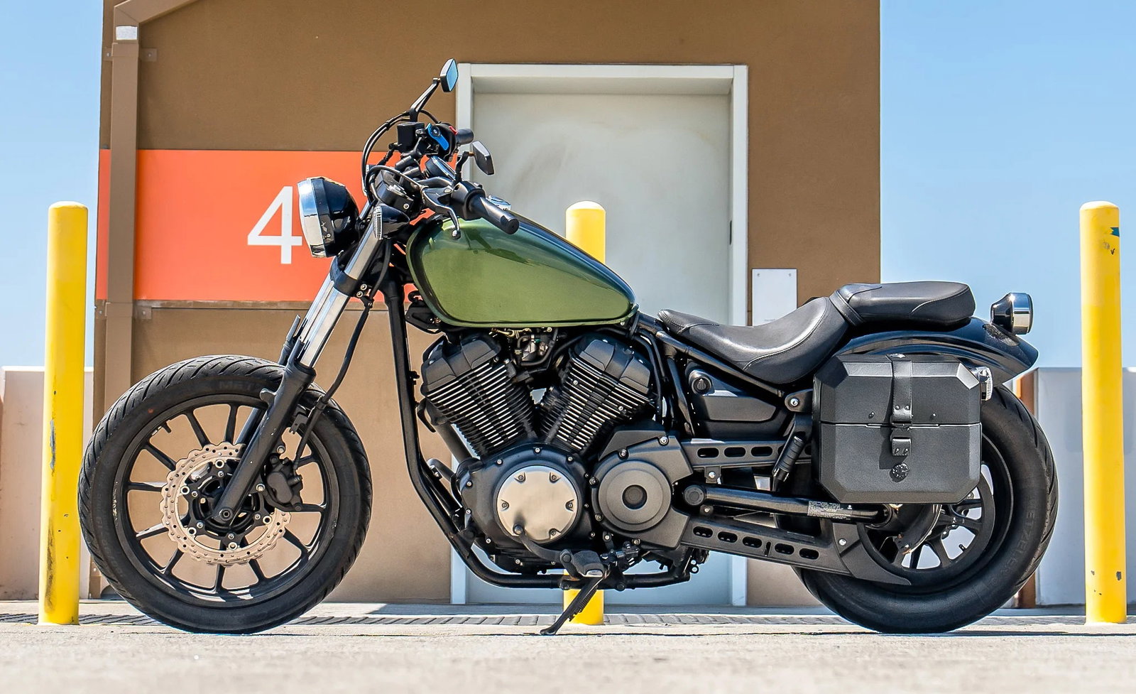 20L - Outlaw Quick-Mount Small Yamaha Bolt Specific Leather Wrapped Hard Alforjas