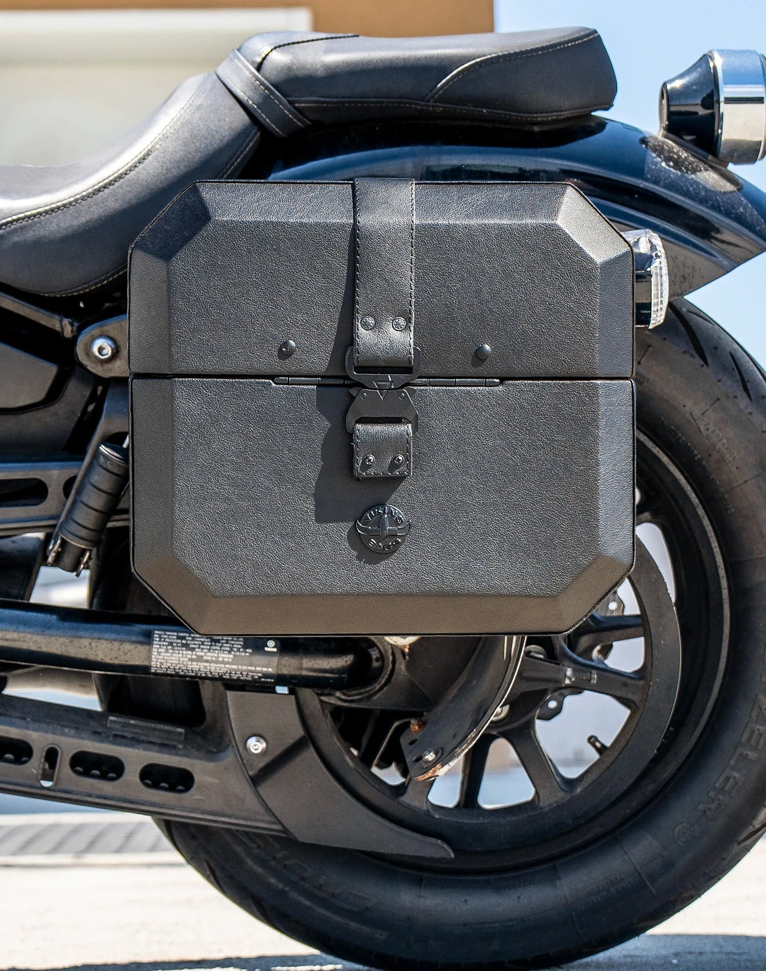 20L - Outlaw Quick-Mount Small Yamaha Bolt Specific Leather Wrapped Hard Alforjas