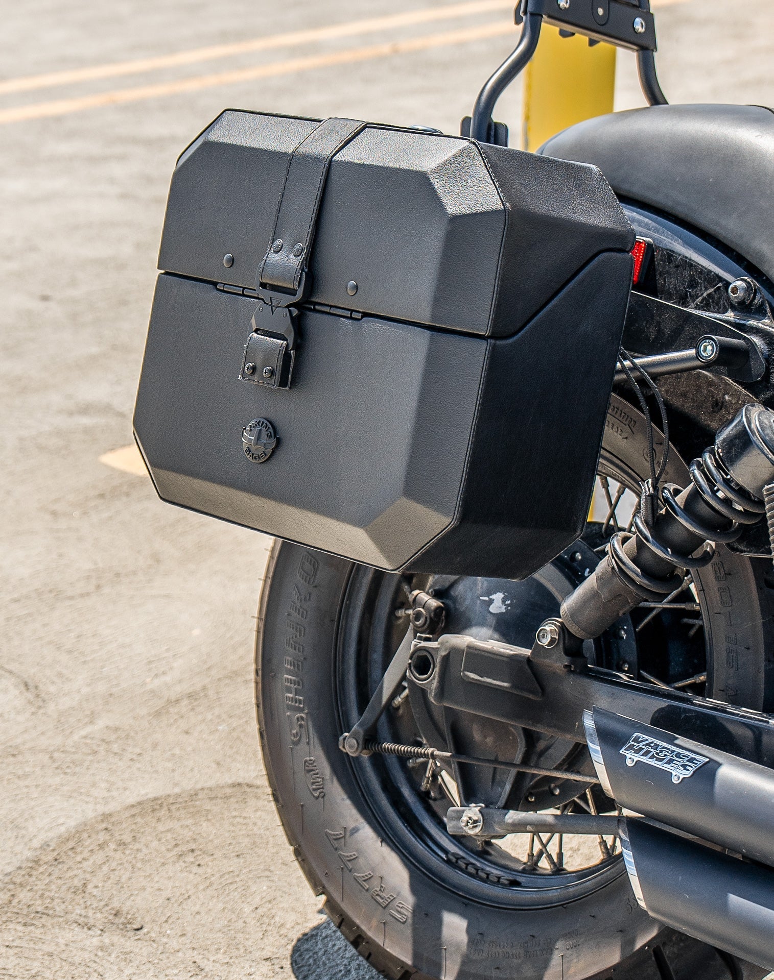 20L - Outlaw Quick-Mount Small Honda 750 Shadow Phantom Leather Wrapped Hard Alforjas