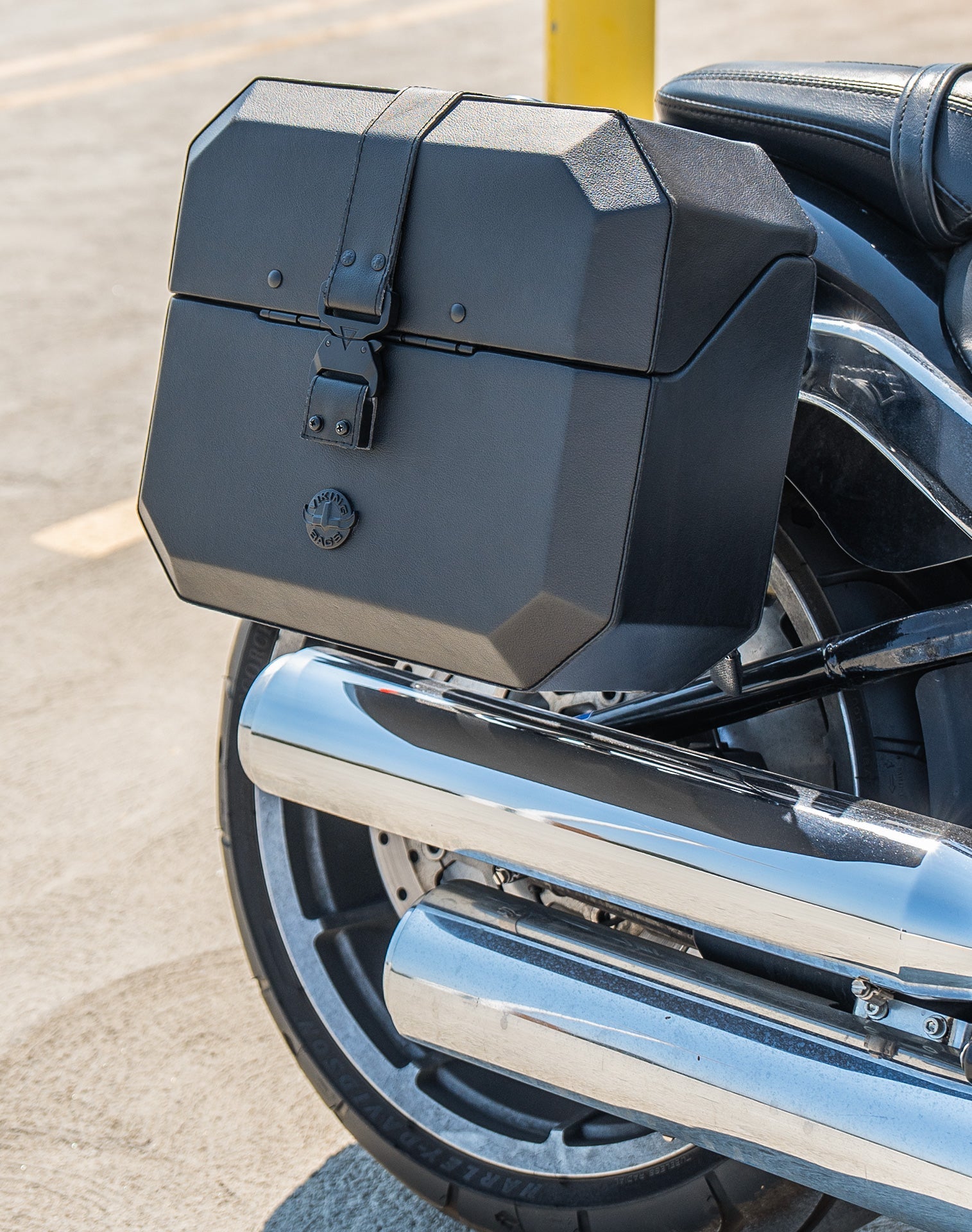 20L - Outlaw Quick-Mount Small Harley Softail Fat Boy FLFB/S Leather Wrapped Hard Alforjas