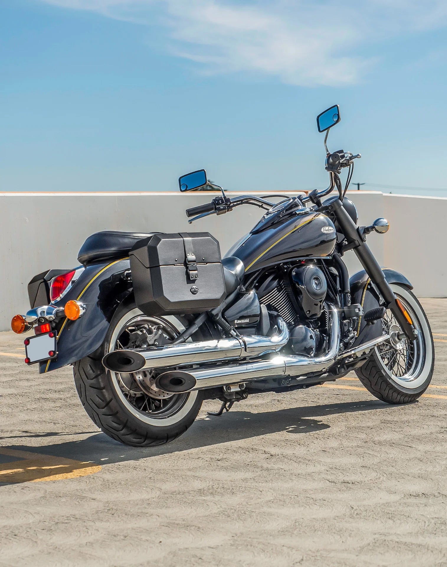 20L - Outlaw Quick-Mount Small Kawasaki Vulcan 900 Classic VN900 Leather Wrapped Hard Alforjas