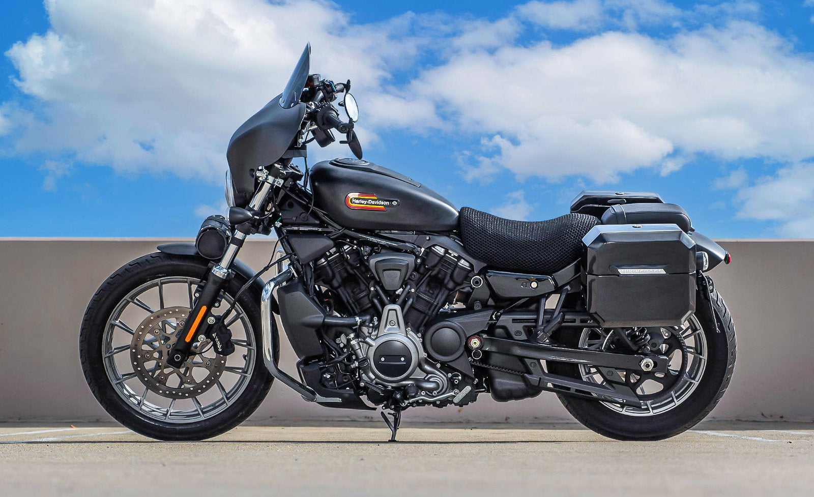 20L - Outlaw Quick-Mount Small Harley Sportster Nightster RH975/S Painted Alforjas