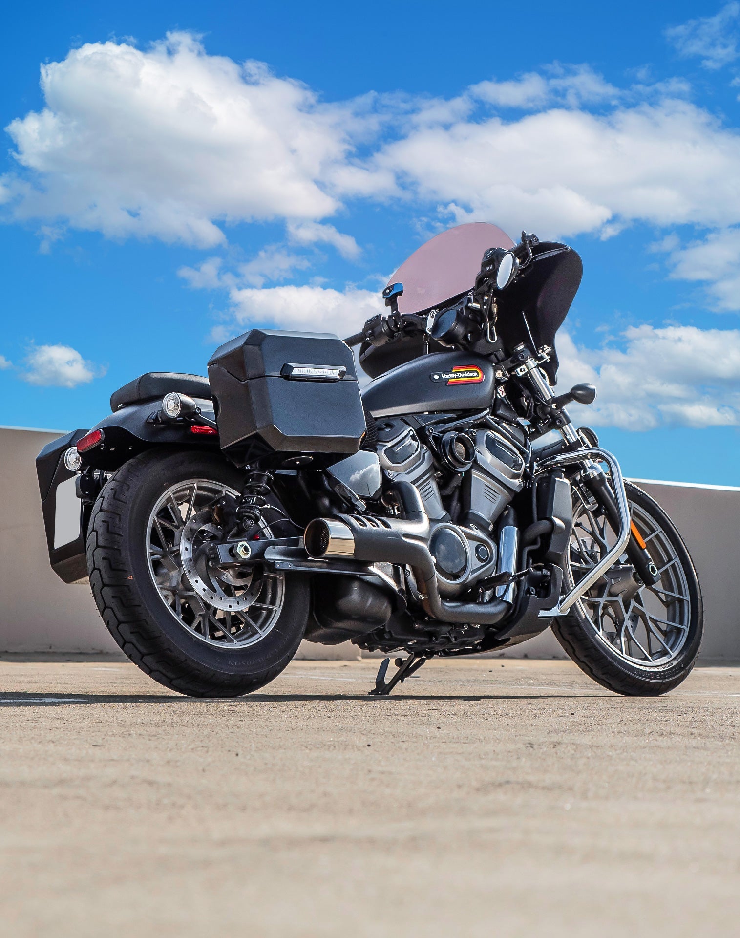 20L - Outlaw Quick-Mount Small Harley Sportster Nightster RH975/S Painted Alforjas