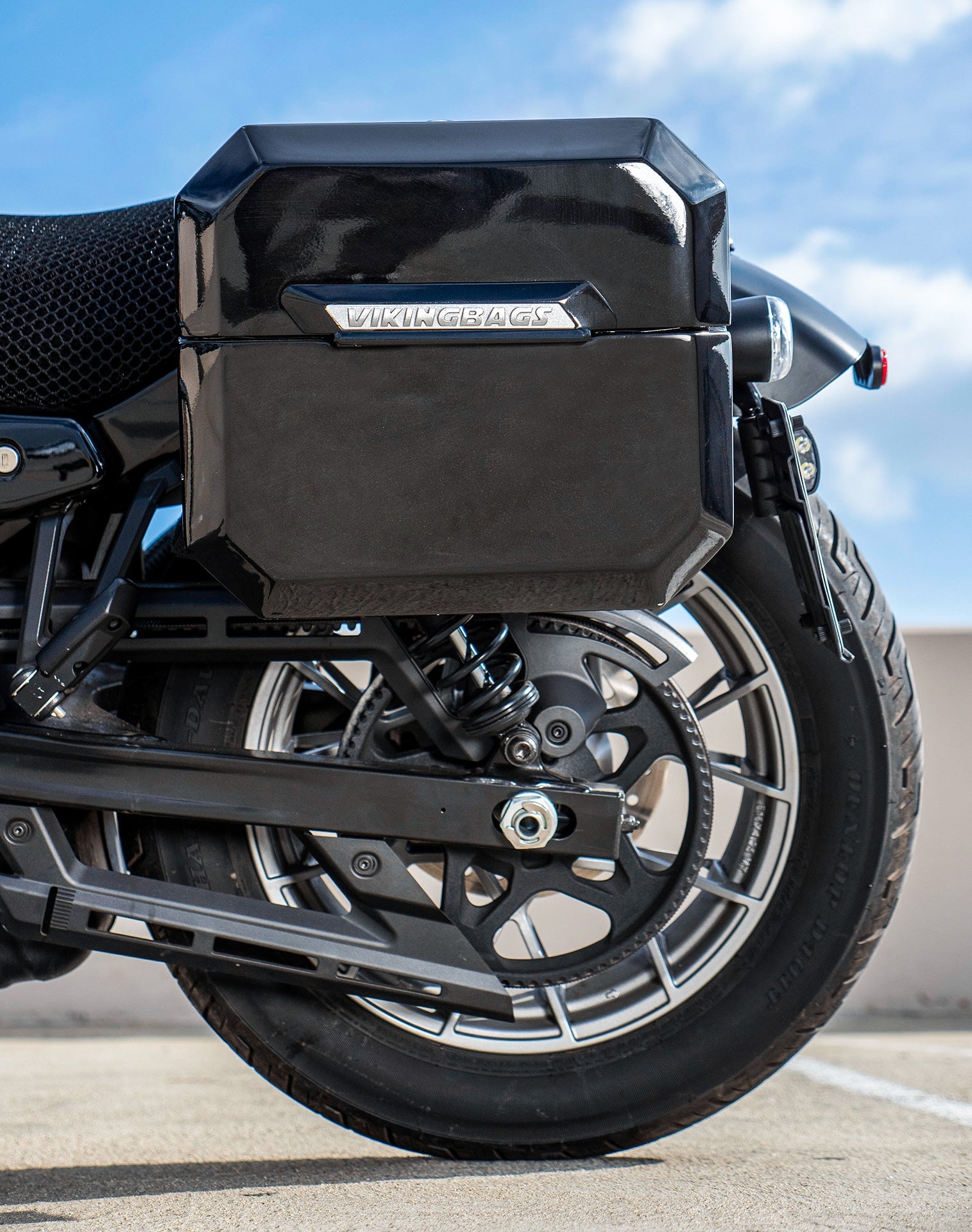 20L - Outlaw Quick-Mount Small Harley Sportster Nightster RH975/S Painted Alforjas