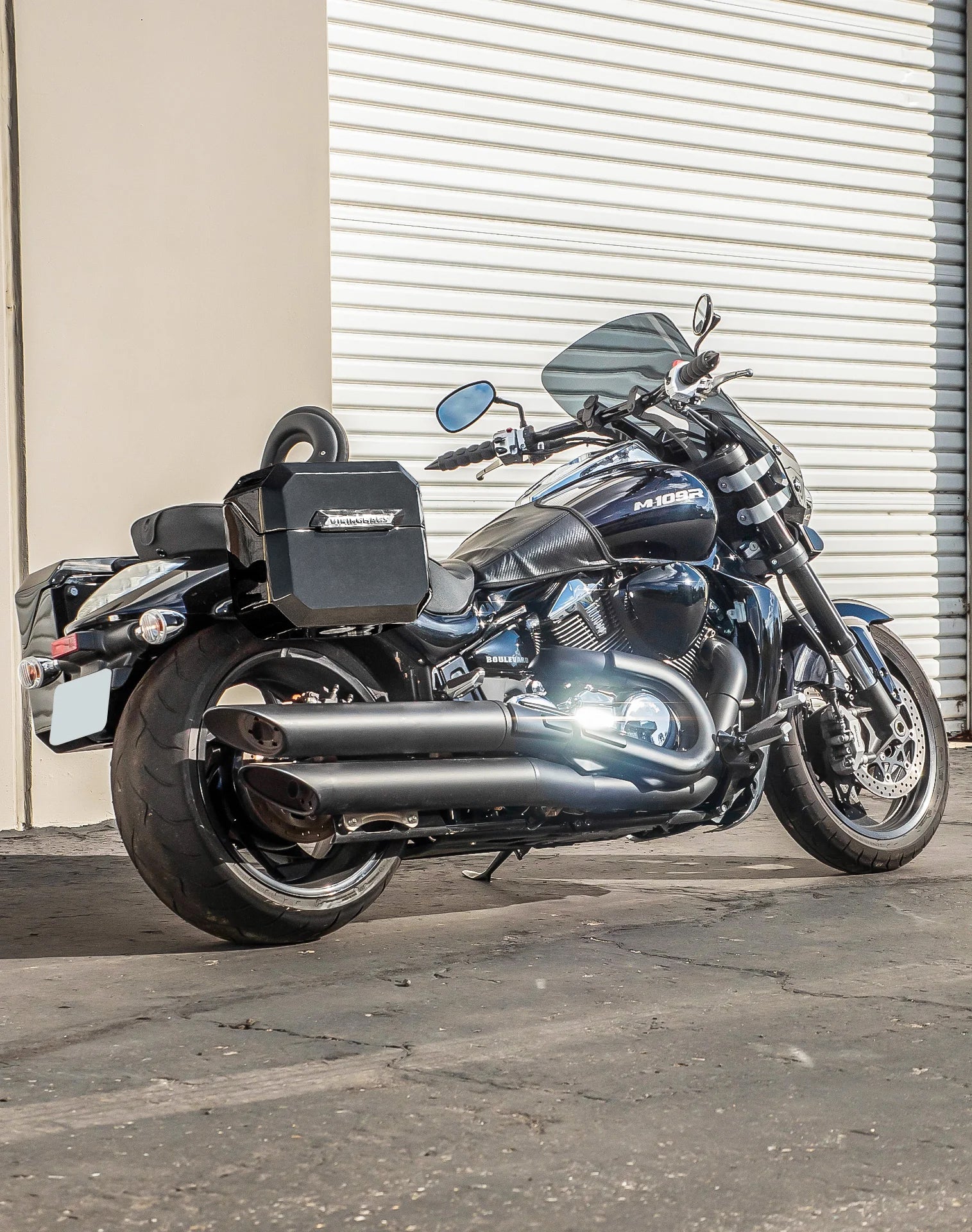 20L - Outlaw Quick-Mount Small Suzuki Boulevard M109 VZR1800 Painted Hard Alforjas