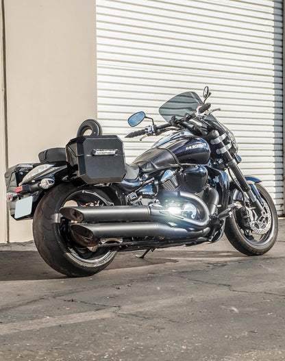 20L - Outlaw Quick-Mount Small Suzuki Boulevard M109 VZR1800 Painted Hard Alforjas