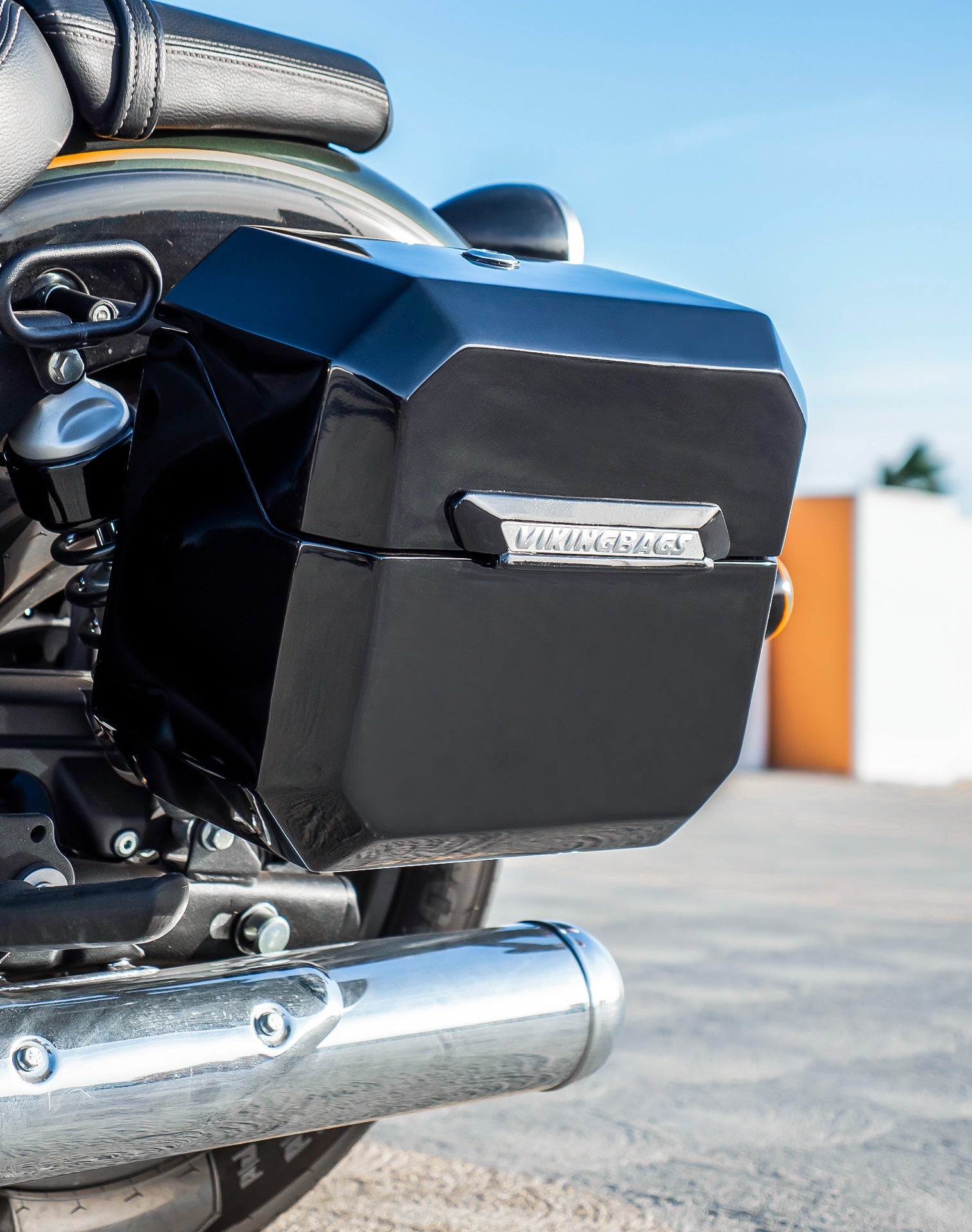 20L - Outlaw Quick-Mount Small Royal Enfield Super Meteor 650 Painted Hard Alforjas