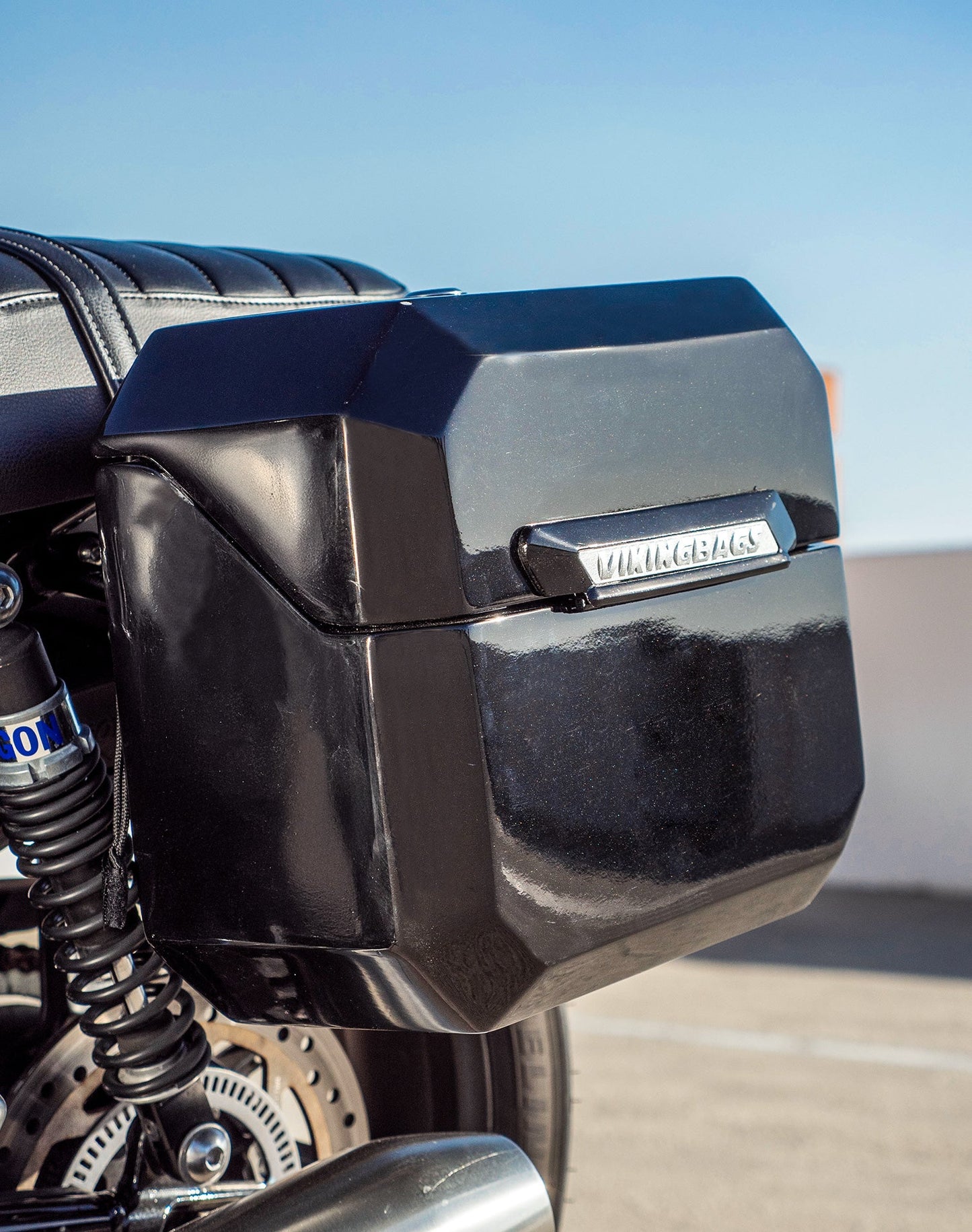 20L - Outlaw Quick-Mount Small Triumph Street Twin 900 (2016-21) Painted Hard Alforjas