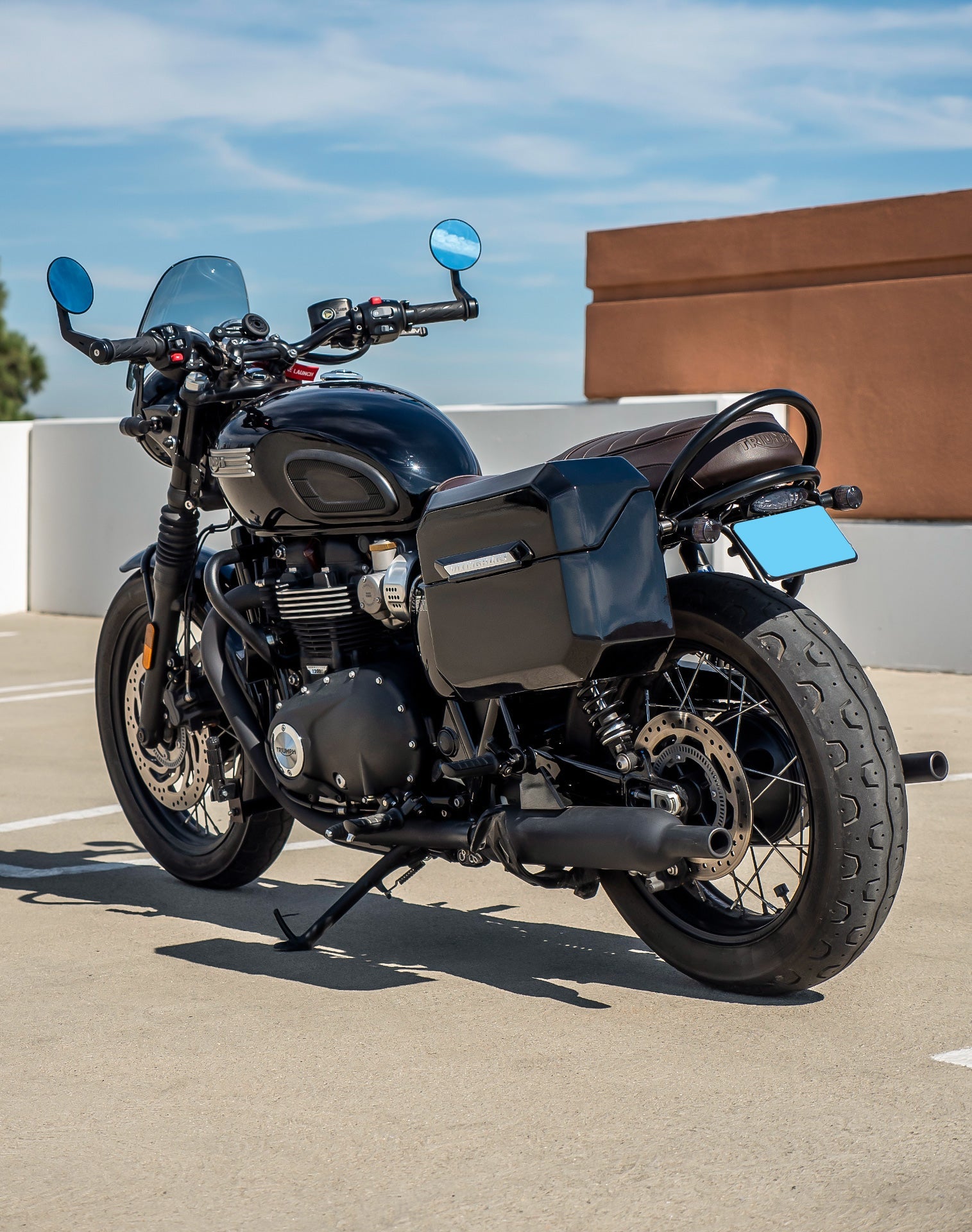20L - Outlaw Quick-Mount Small Triumph Bonneville T120 Painted Hard Alforjas