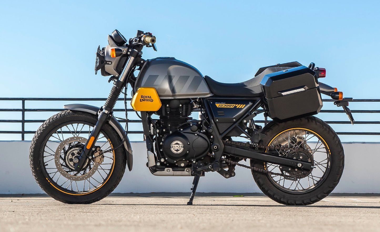 20L - Outlaw Quick-Mount Small Royal Enfield Scram 411 Painted Hard Alforjas