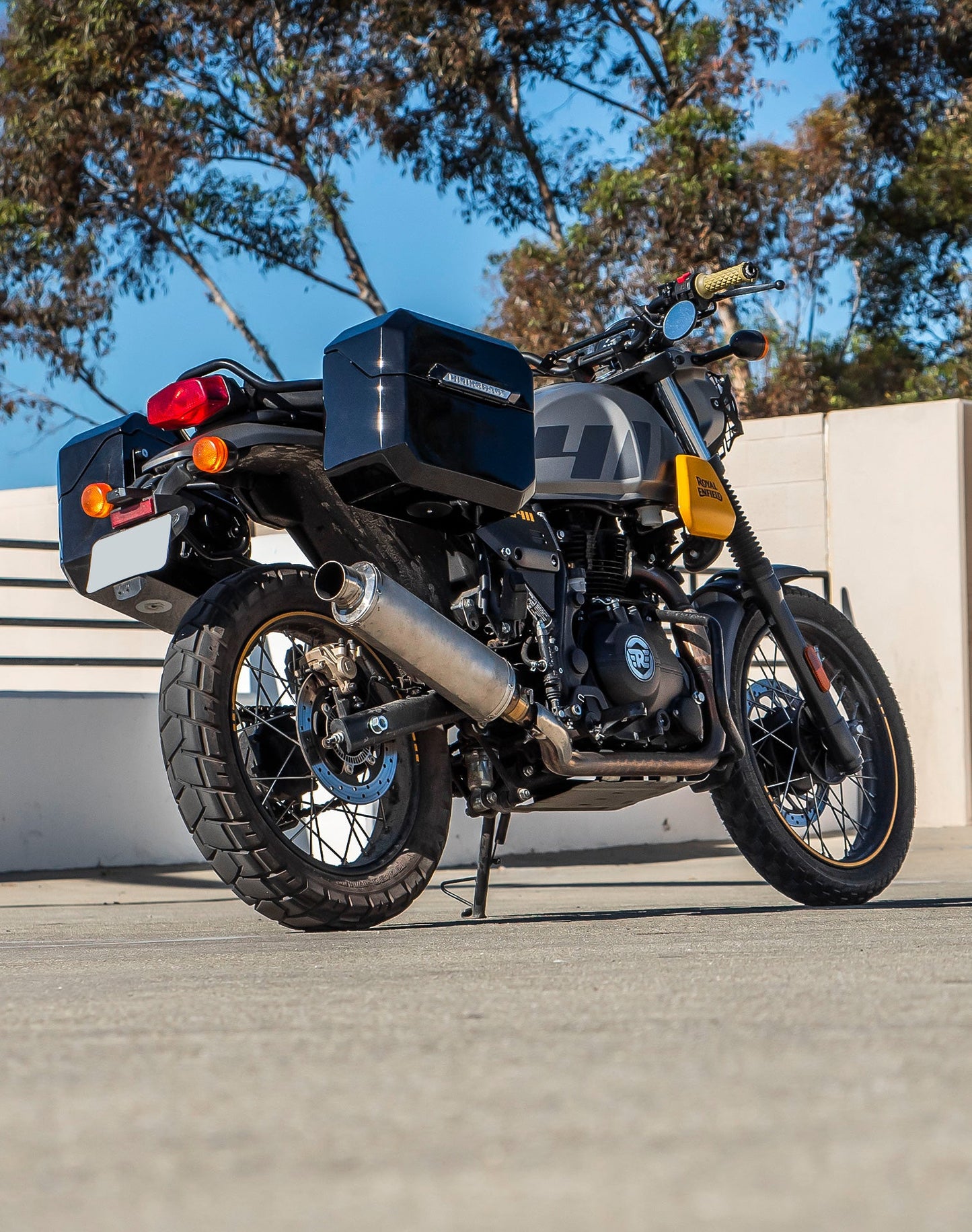20L - Outlaw Quick-Mount Small Royal Enfield Scram 411 Painted Hard Alforjas