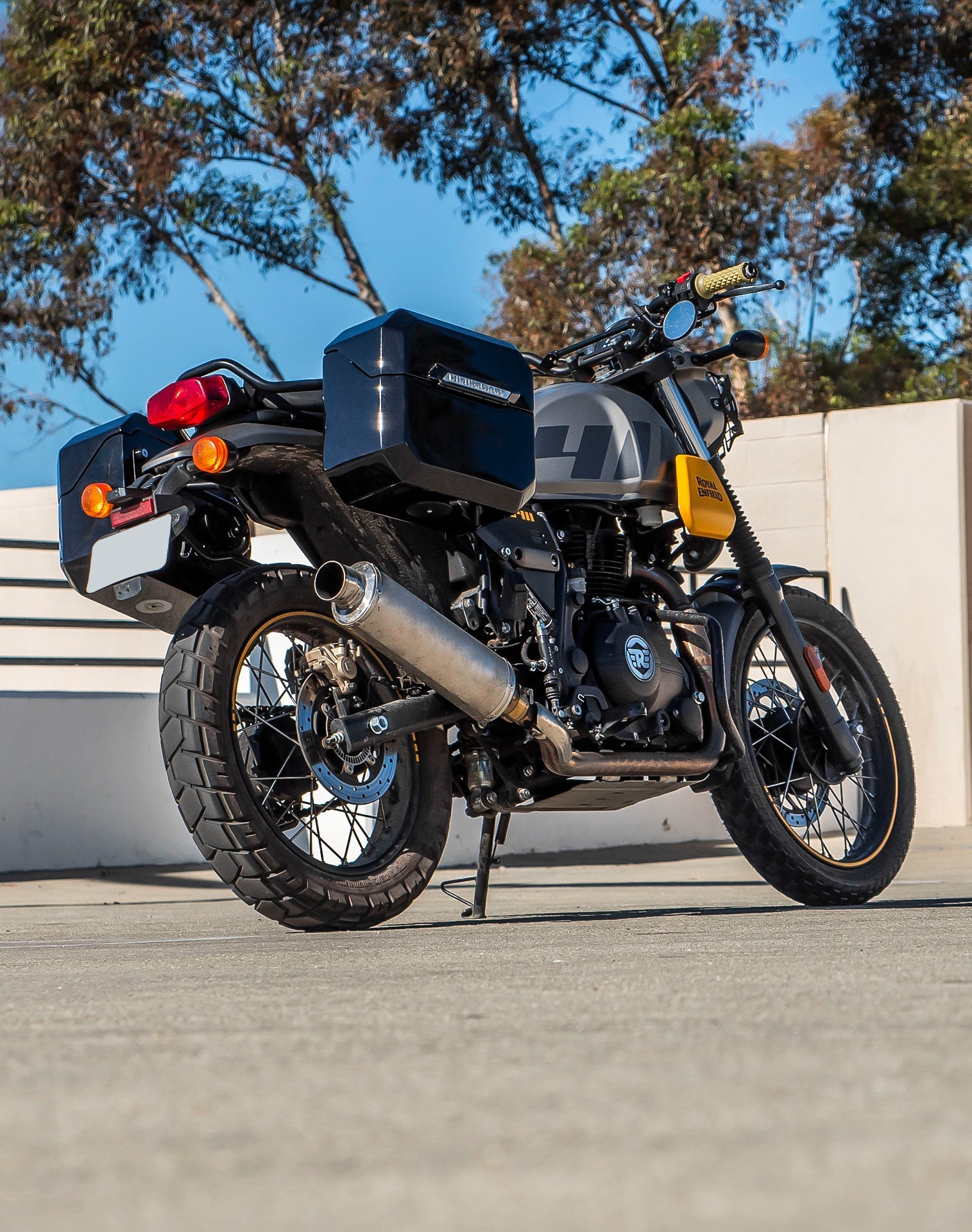 20L - Outlaw Quick-Mount Small Royal Enfield Scram 411 Painted Hard Alforjas