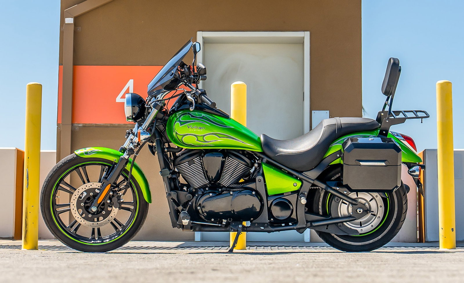 20L - Outlaw Quick-Mount Small Kawasaki Vulcan 900 Custom Painted Hard Alforjas