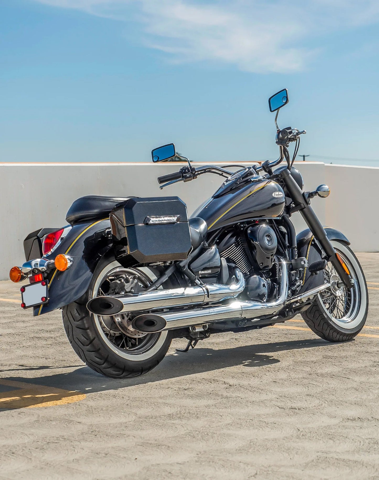 20L - Outlaw Quick-Mount Small Kawasaki Vulcan 900 Classic VN900 Painted Hard Alforjas