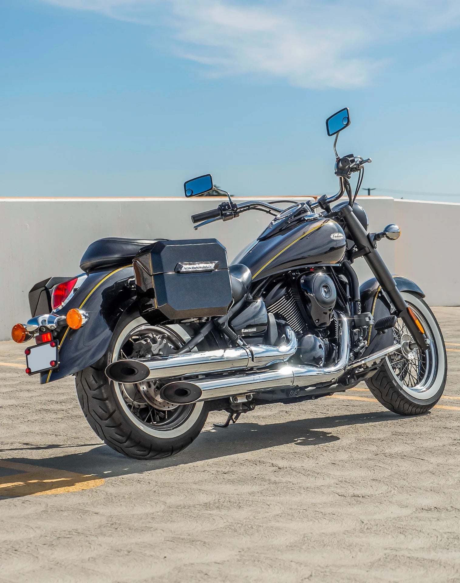 20L - Outlaw Quick-Mount Small Kawasaki Vulcan 900 Classic VN900 Painted Hard Alforjas