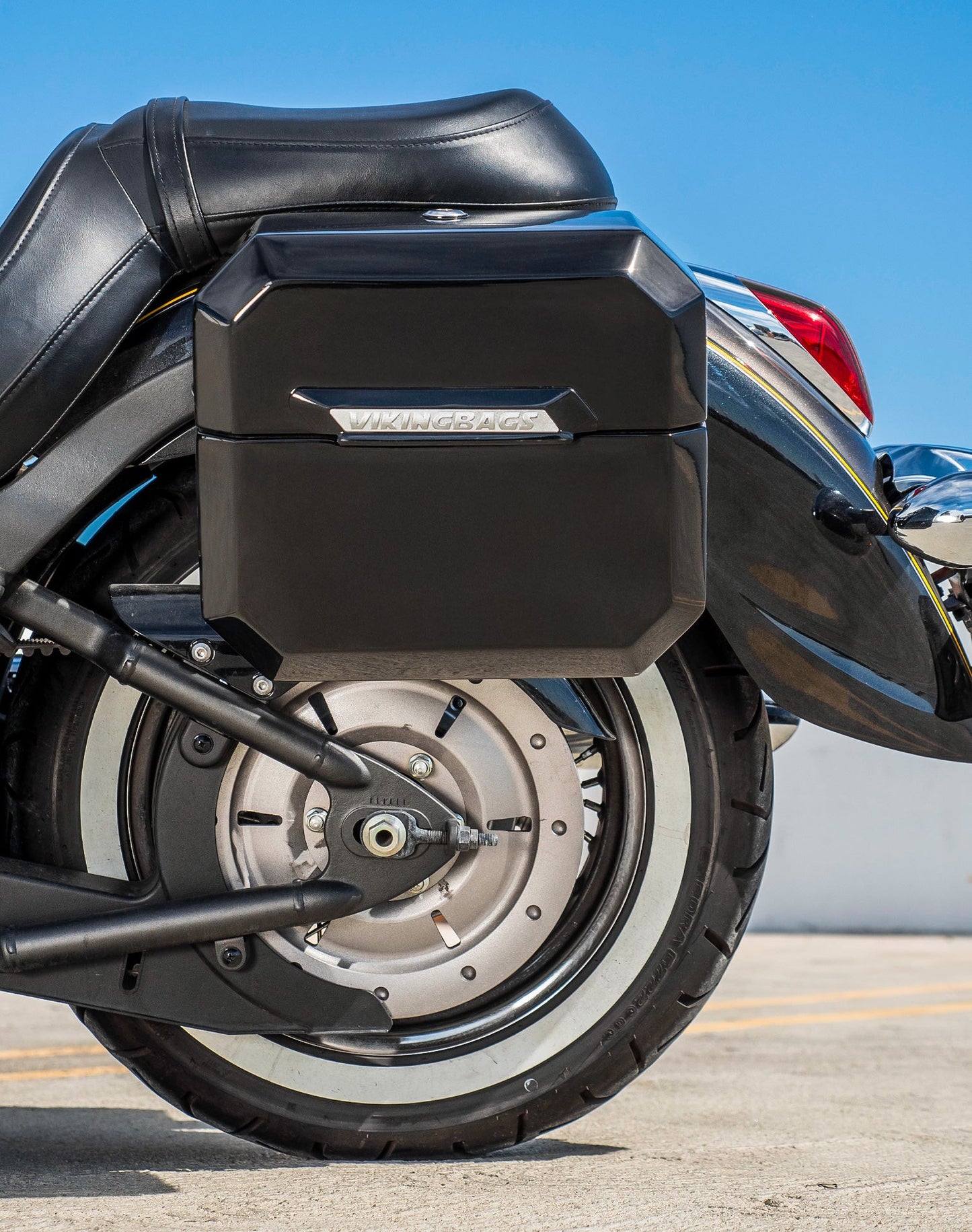 20L - Outlaw Quick-Mount Small Kawasaki Vulcan 900 Classic VN900 Painted Hard Alforjas