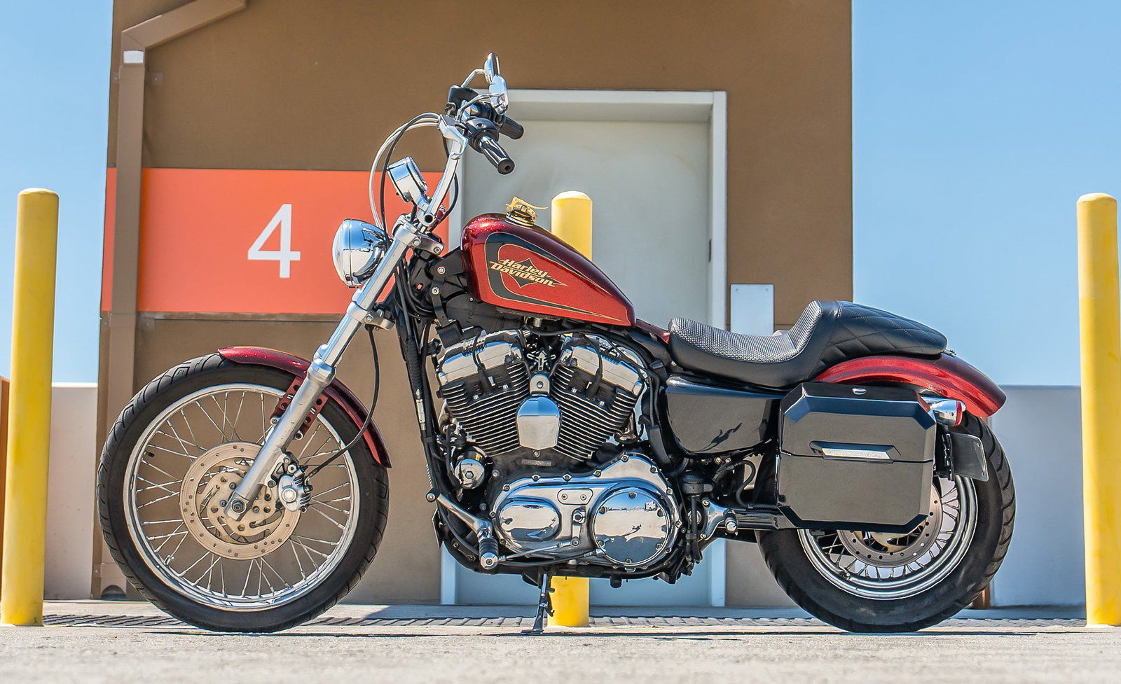 20L - Outlaw Quick-Mount Small Harley Sportster Seventy Two 72 XL1200V Painted Hard Alforjas