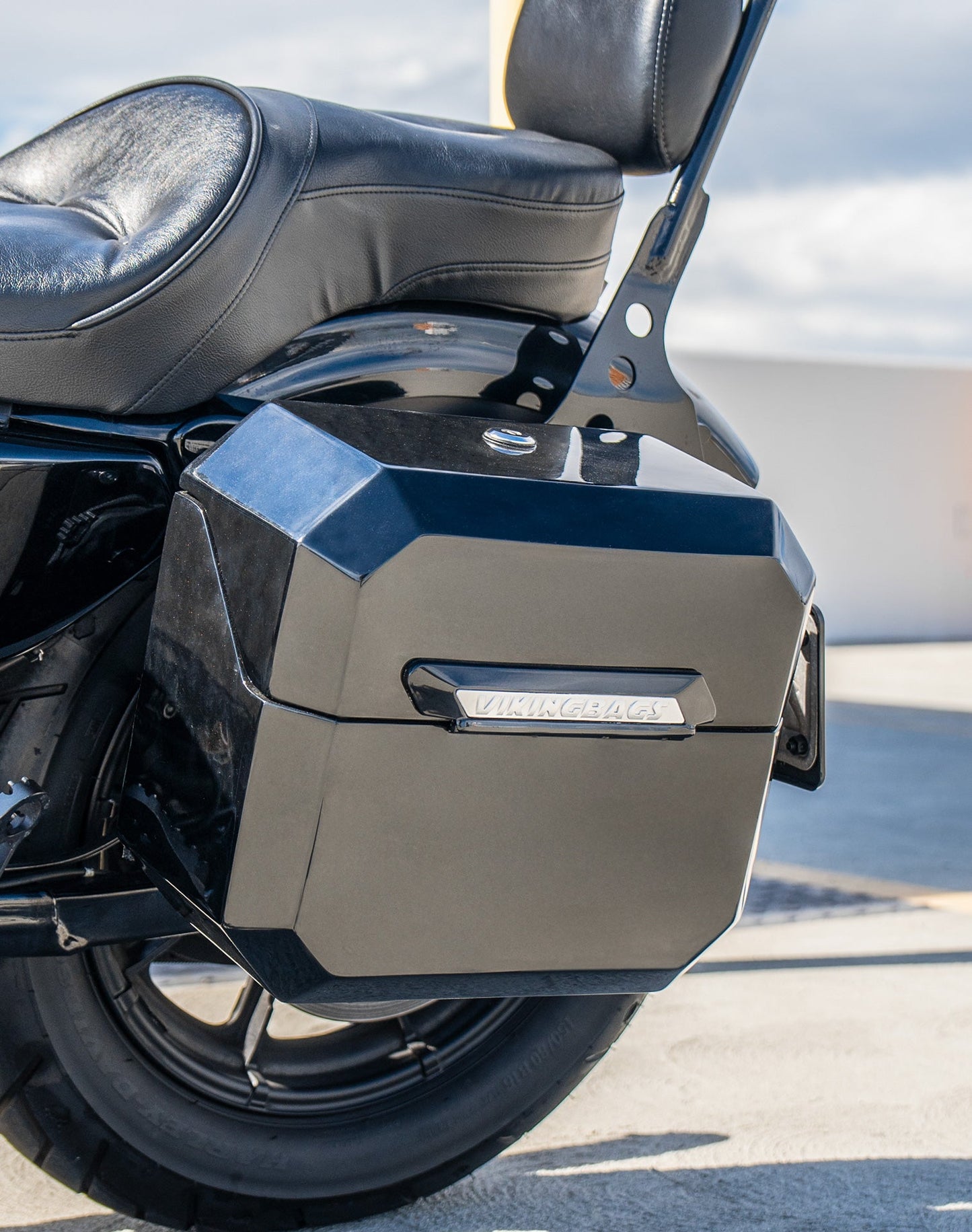 20L - Outlaw Quick-Mount Small Harley Sportster Iron 1200 XL1200NS Painted Hard Alforjas