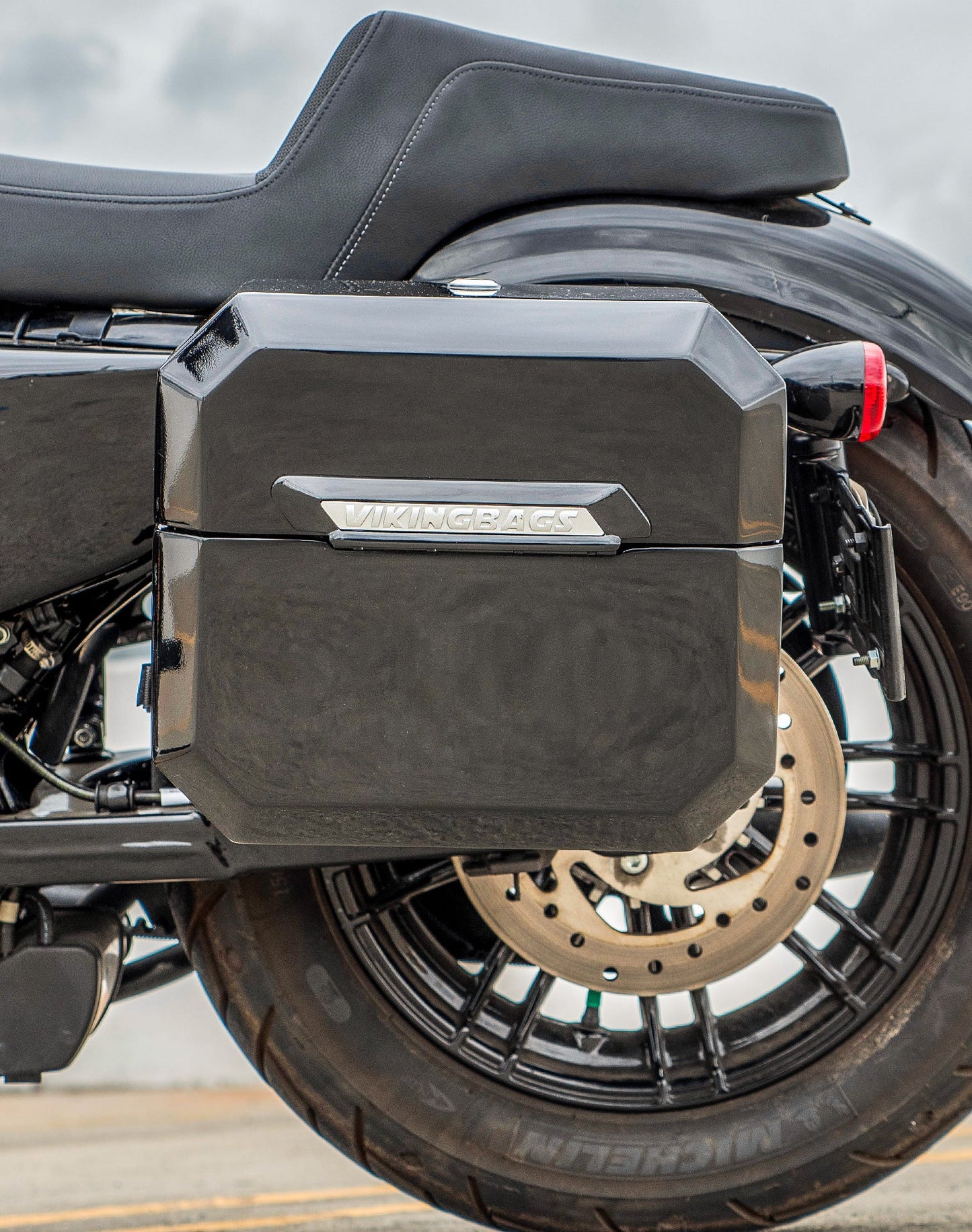 20L - Outlaw Quick-Mount Small Harley Sportster Forty Eight 48 XL1200X Painted Hard Alforjas