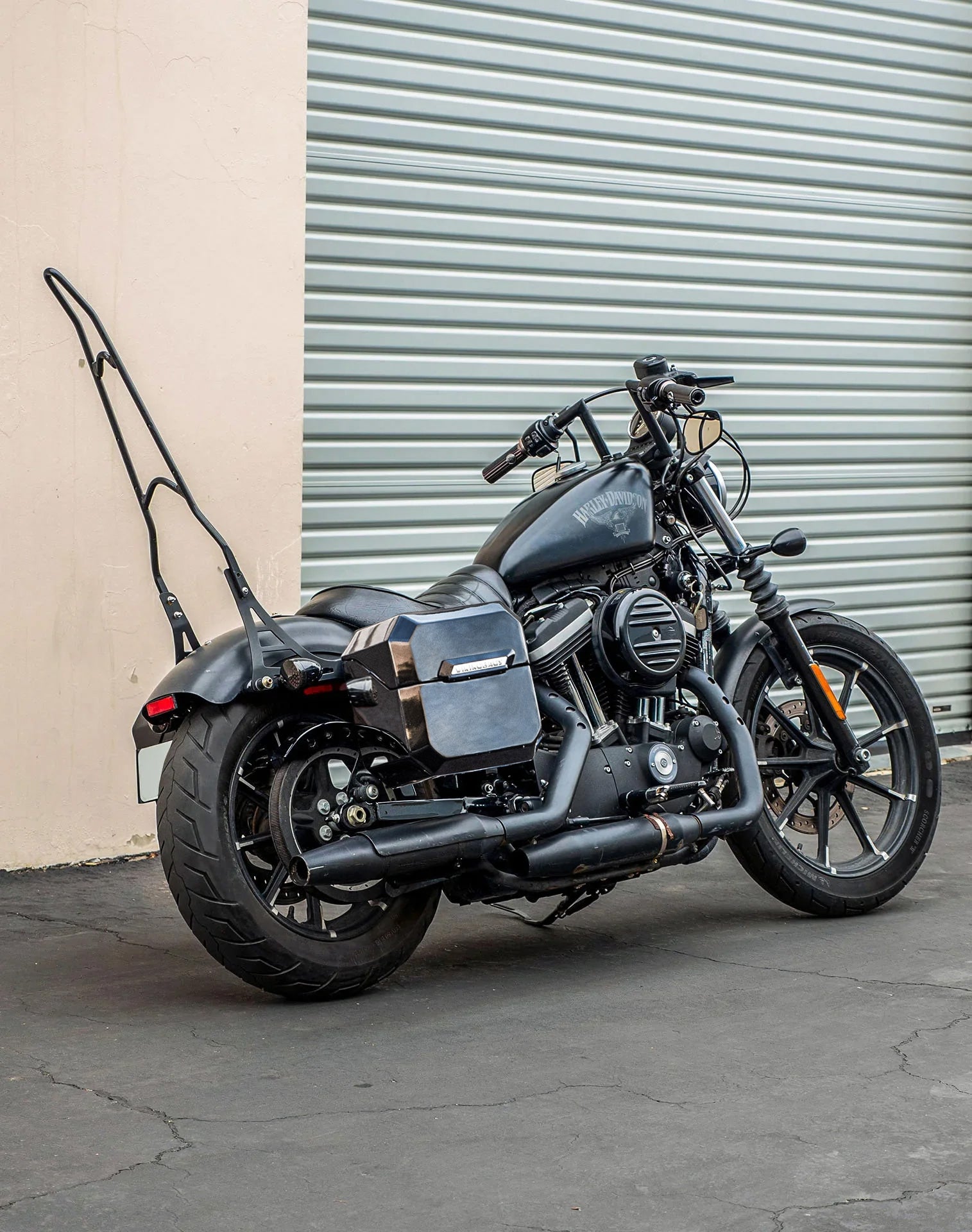 20L - Outlaw Quick-Mount Small Harley Sportster 883 Iron XL883N Painted Hard Alforjas