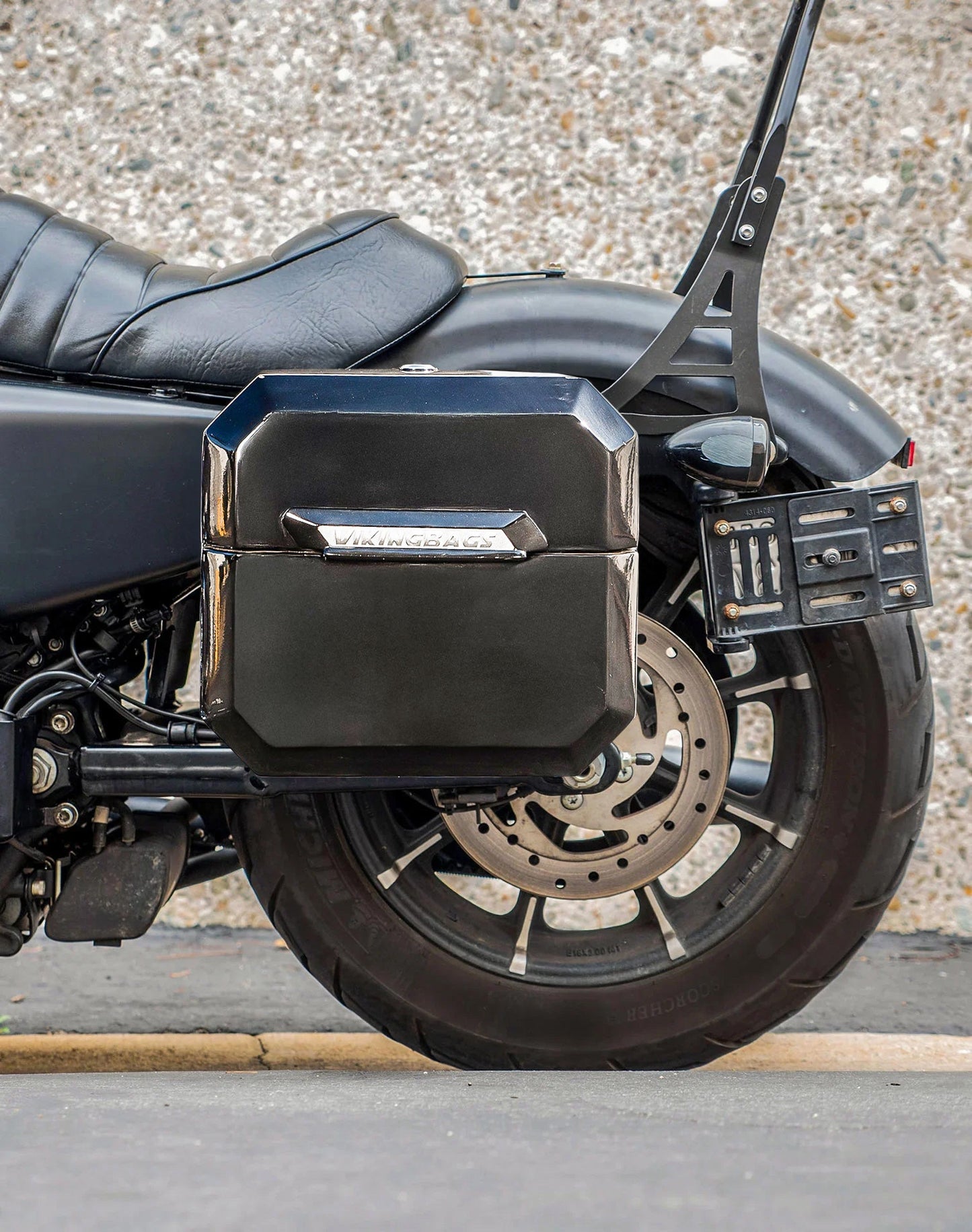 20L - Outlaw Quick-Mount Small Harley Sportster 883 Iron XL883N Painted Hard Alforjas