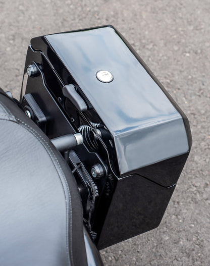 20L - Outlaw Quick-Mount Small Harley Sportster 1200 Low XL1200L Painted Hard Alforjas