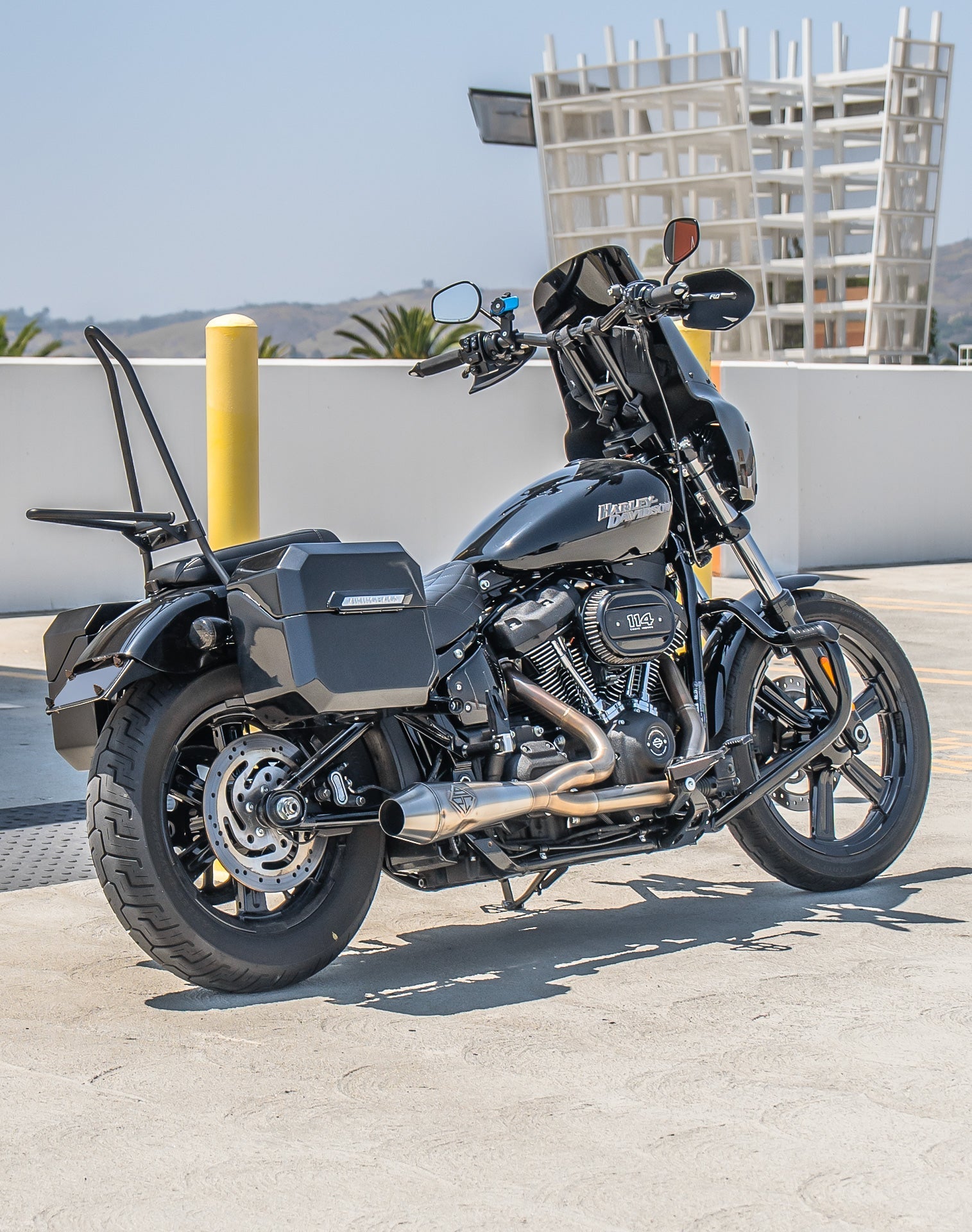 20L - Outlaw Quick-Mount Small Harley Softail Street Bob Painted Hard Alforjas