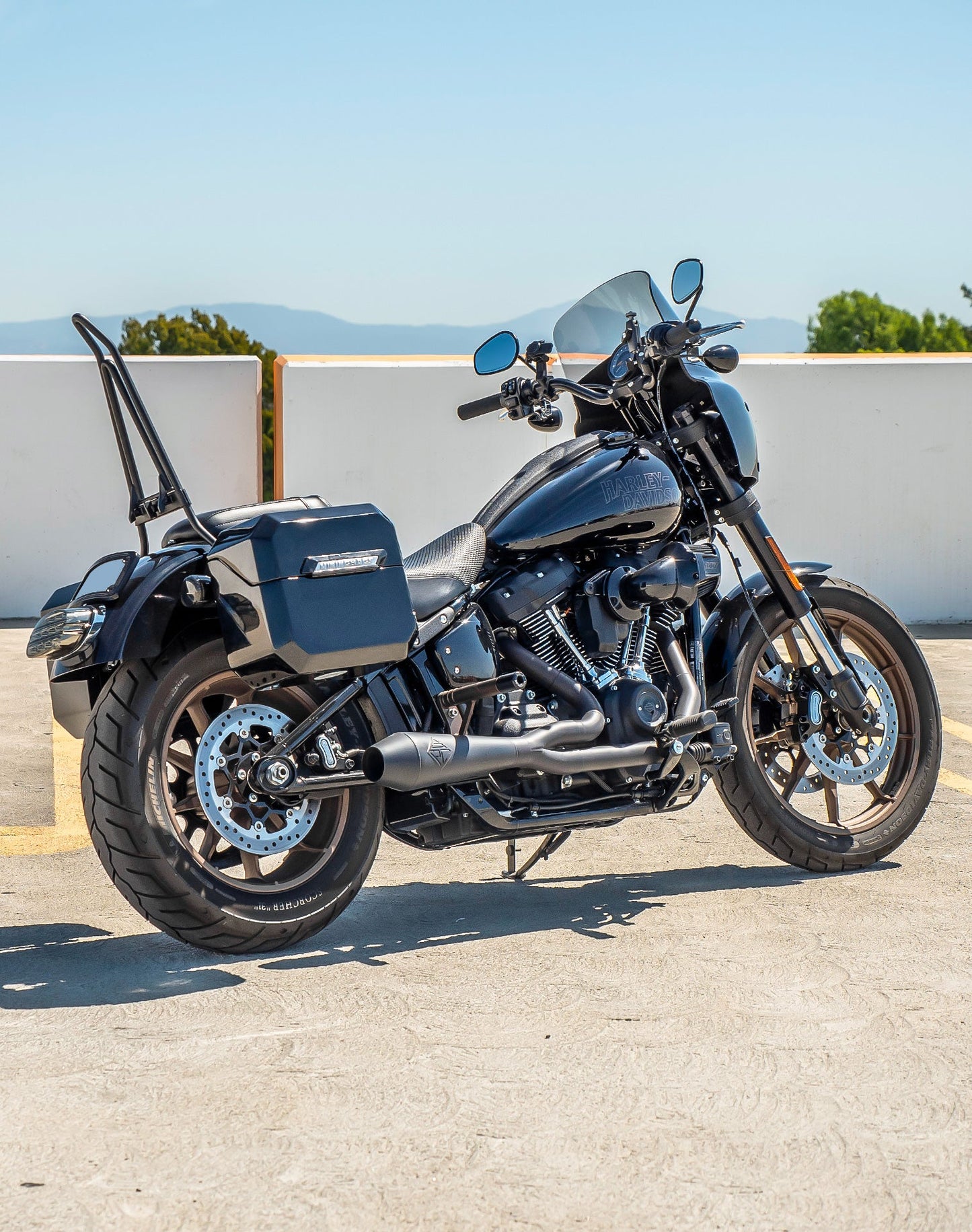 20L - Outlaw Quick-Mount Small Harley Softail Low Rider S FXLRS Painted Hard Alforjas