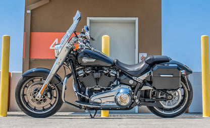 20L - Outlaw Quick-Mount Small Harley Softail Fat Boy FLFB/S Painted Hard Alforjas