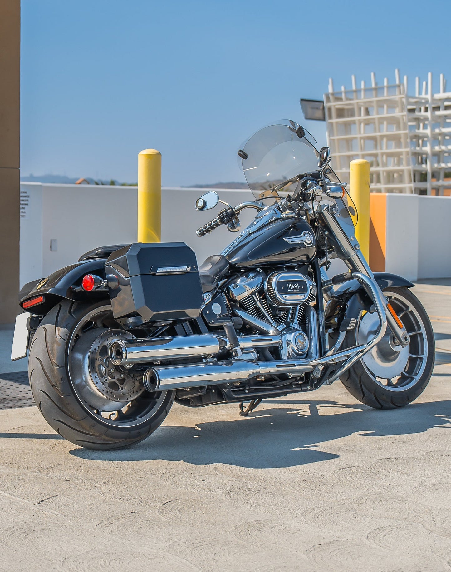 20L - Outlaw Quick-Mount Small Harley Softail Fat Boy FLFB/S Painted Hard Alforjas