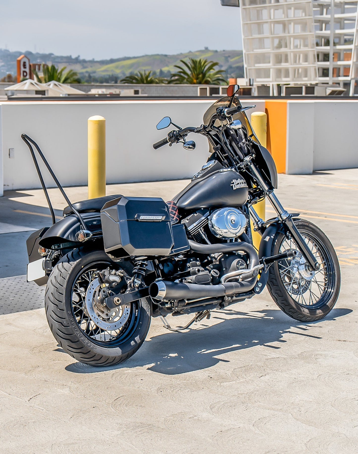 20L - Outlaw Quick-Mount Small Harley Dyna Street Bob FXDB Painted Hard Alforjas