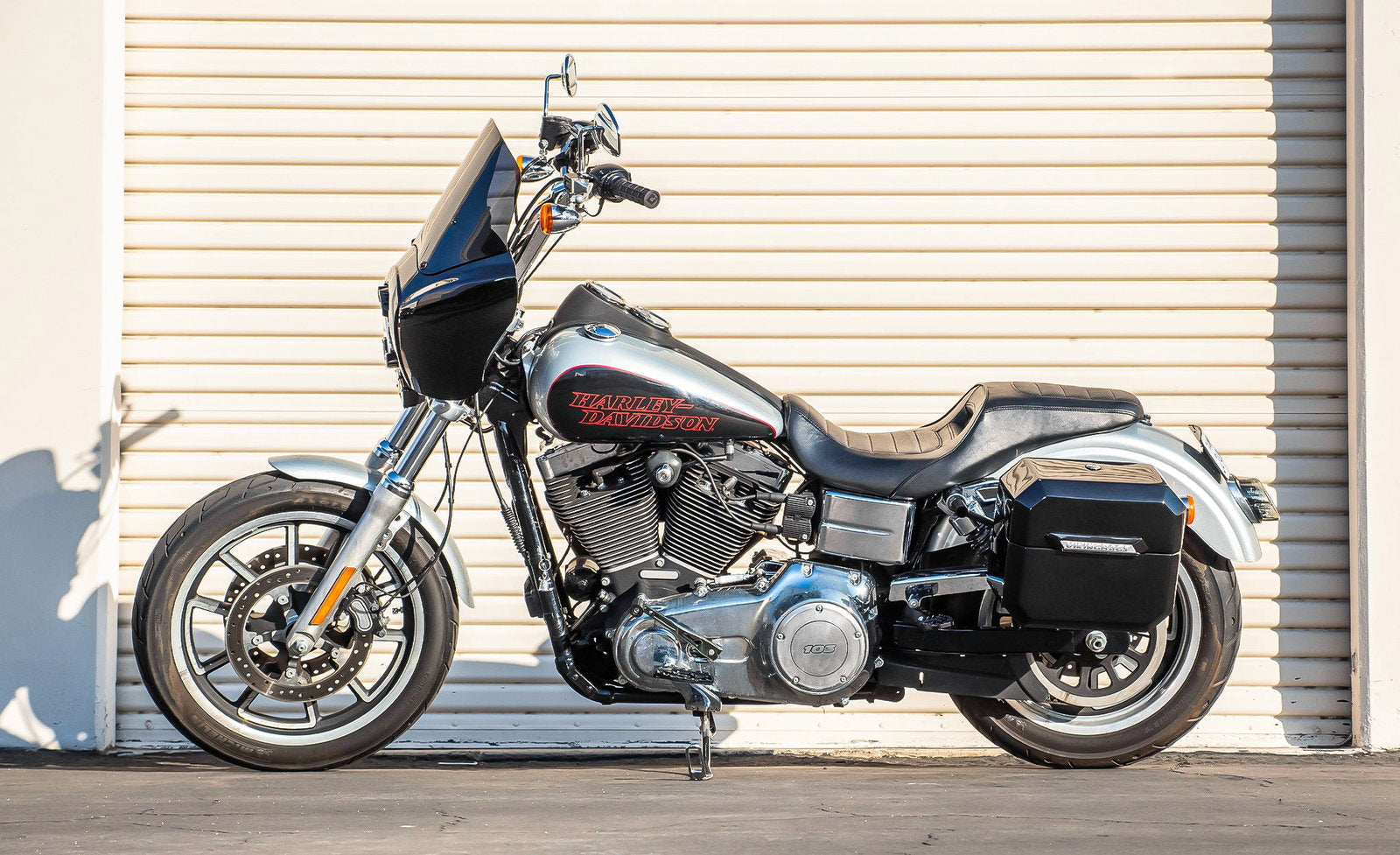 20L - Outlaw Quick-Mount Small Harley Dyna Low Rider FXDL Painted Hard Alforjas