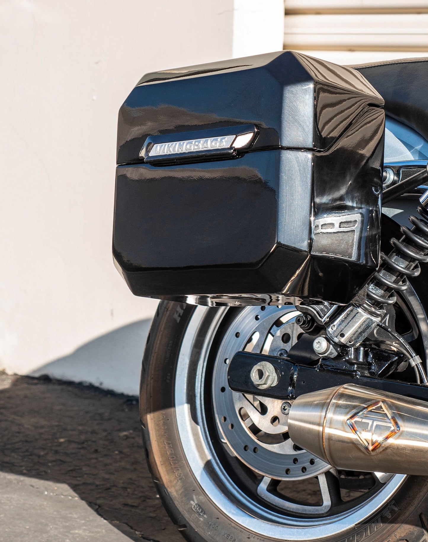 20L - Outlaw Quick-Mount Small Harley Dyna Low Rider FXDL Painted Hard Alforjas