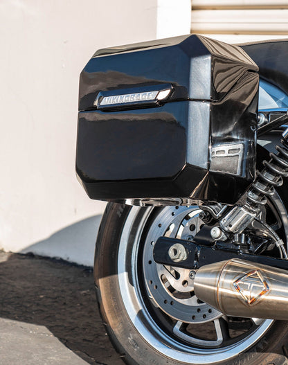 20L - Outlaw Quick-Mount Small Harley Dyna Low Rider FXDL Painted Hard Alforjas