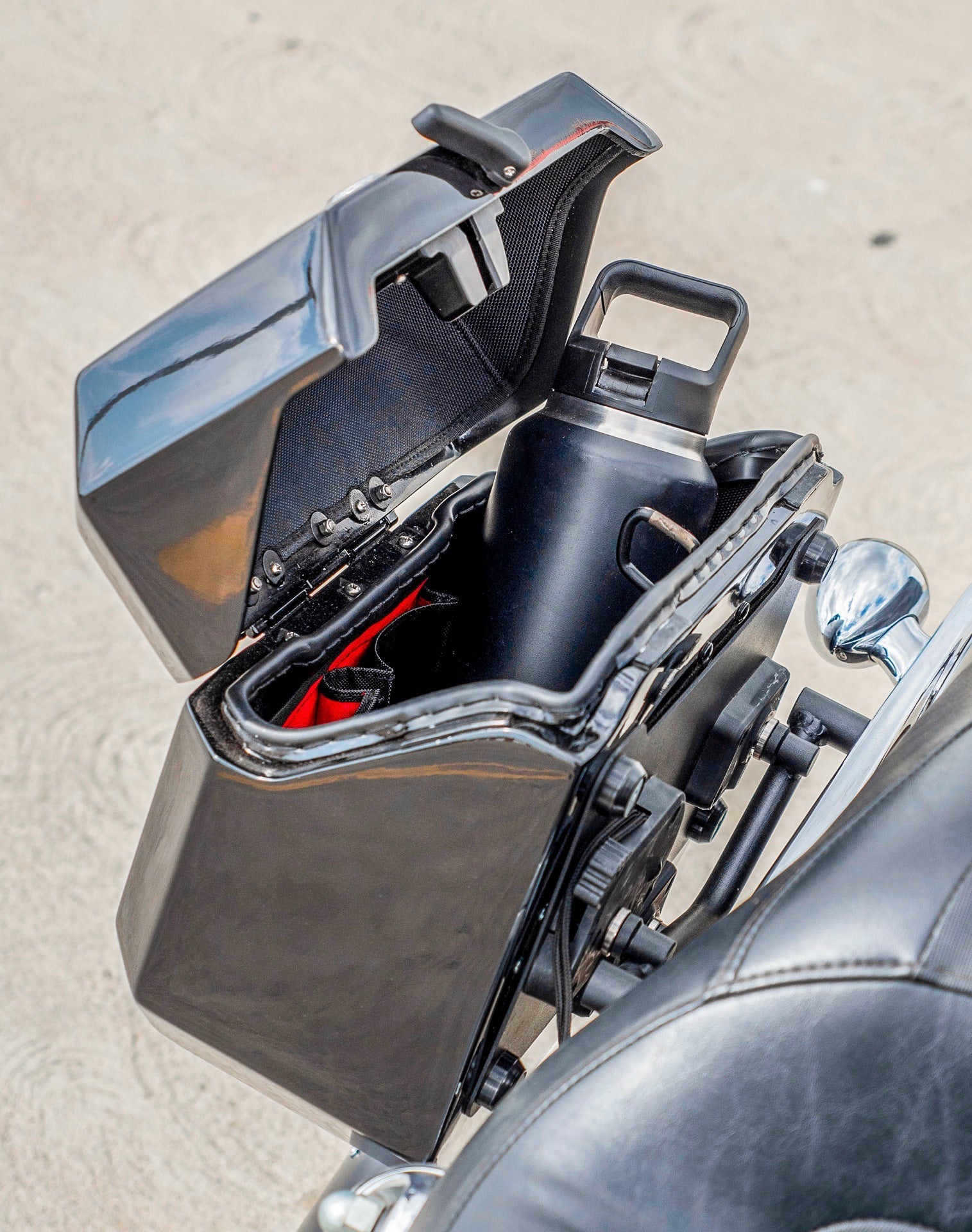 20L - Outlaw Quick-Mount Small Harley Dyna Fat Bob FXDF Painted Hard Alforjas