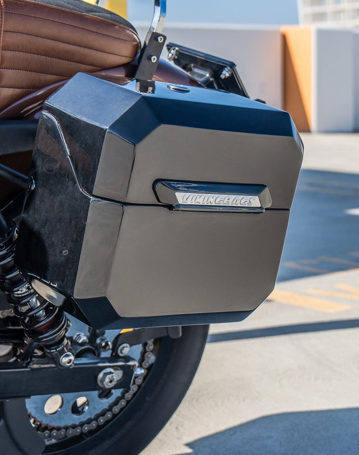 20L - Outlaw Quick-Mount Small Painted Hard Alforjas para Harley Dyna Super Glide Custom FXDC/I