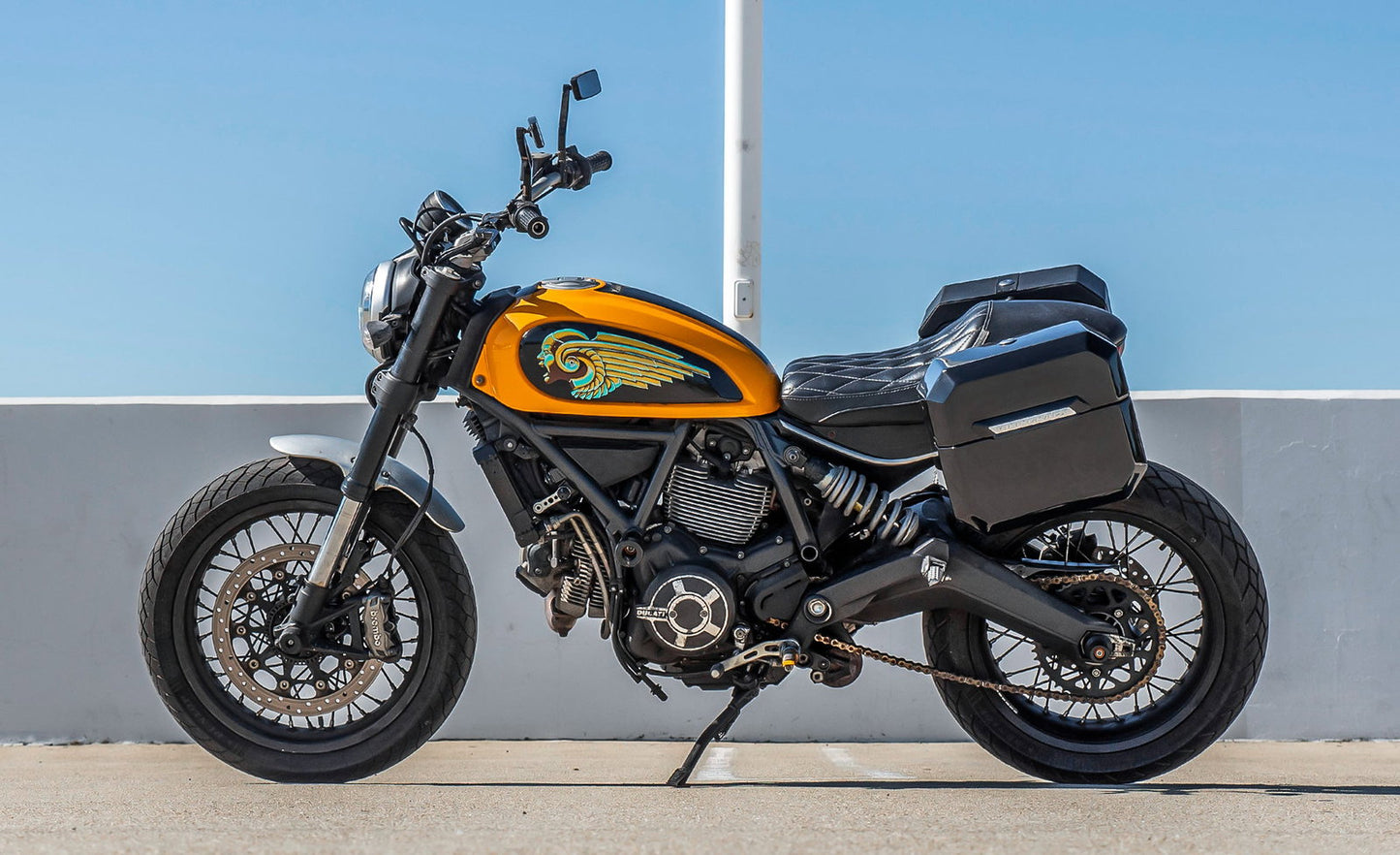 20L - Outlaw Quick-Mount Small Ducati Scrambler (2014-17) Painted Hard Alforjas