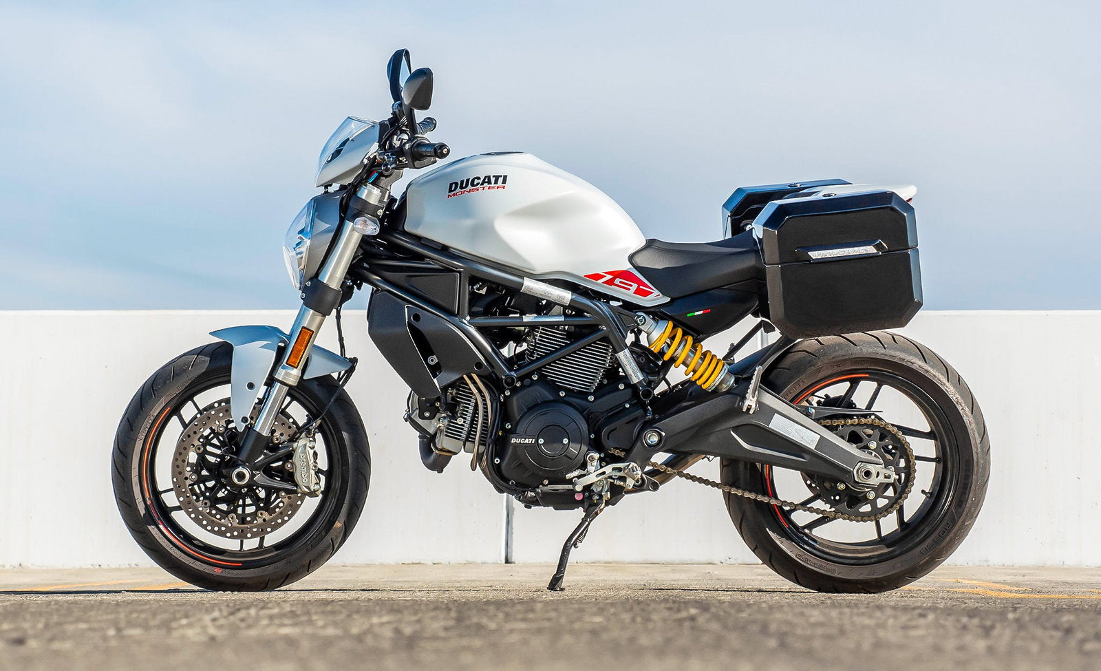 20L - Outlaw Quick-Mount Small Ducati Monster 797 Painted Hard Alforjas