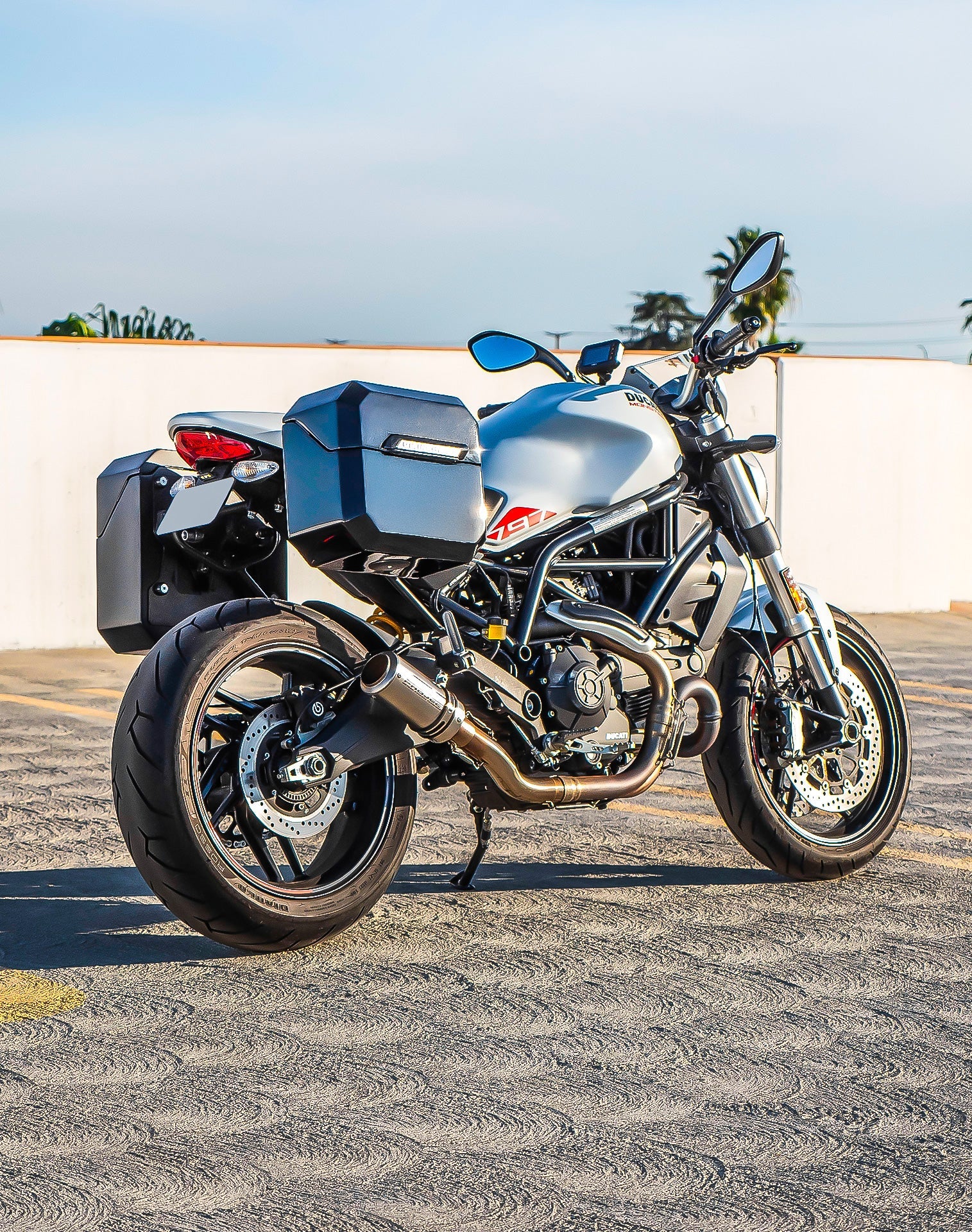 20L - Outlaw Quick-Mount Small Ducati Monster 797 Painted Hard Alforjas