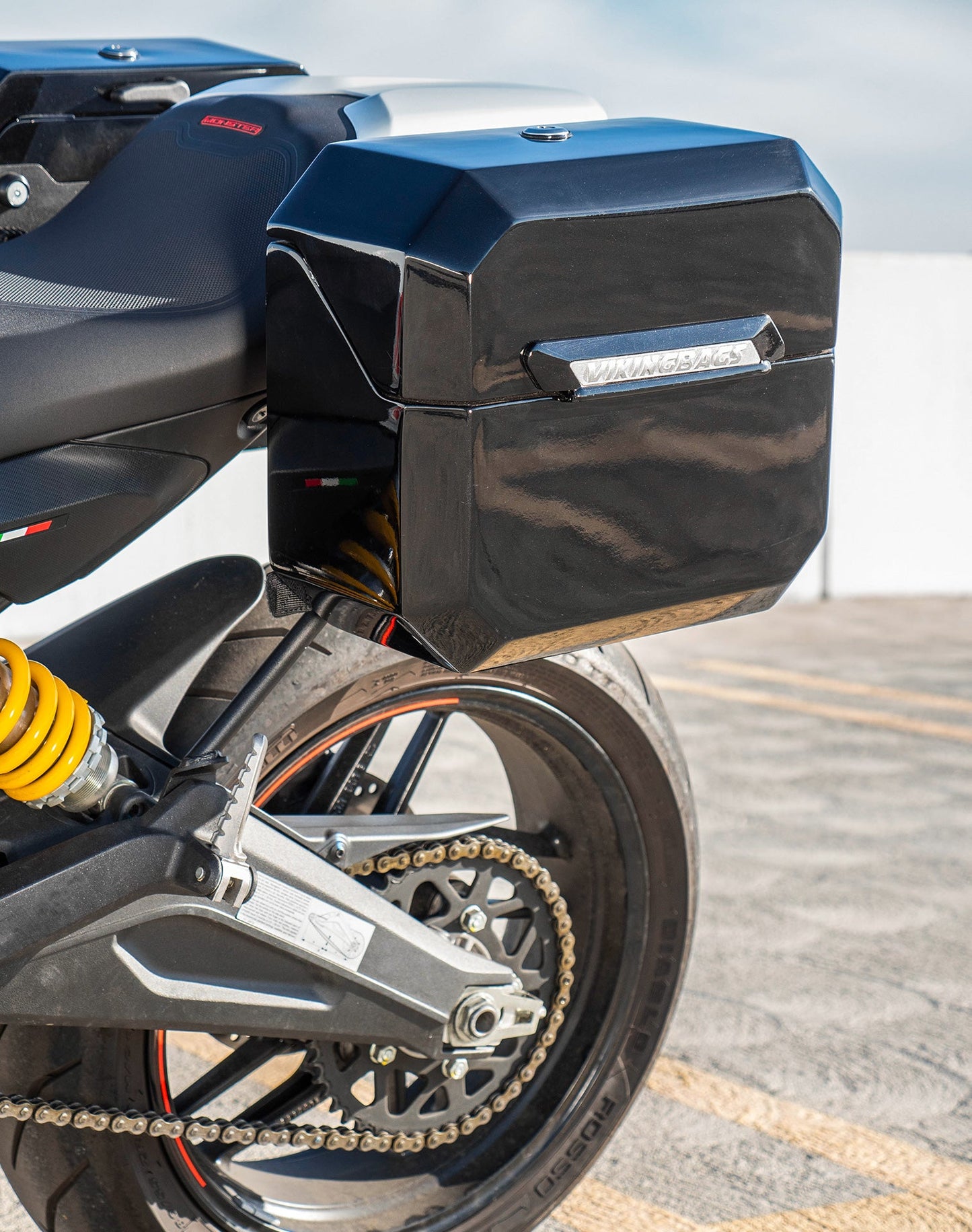 20L - Outlaw Quick-Mount Small Ducati Monster 797 Painted Hard Alforjas