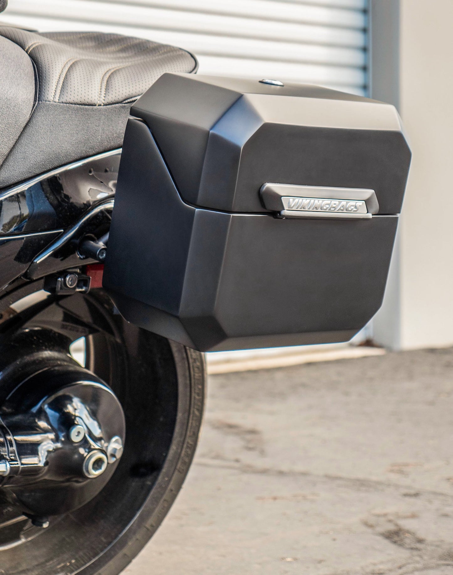 20L - Outlaw Quick-Mount Small Suzuki Boulevard M109 VZR1800 Matte Hard Alforjas