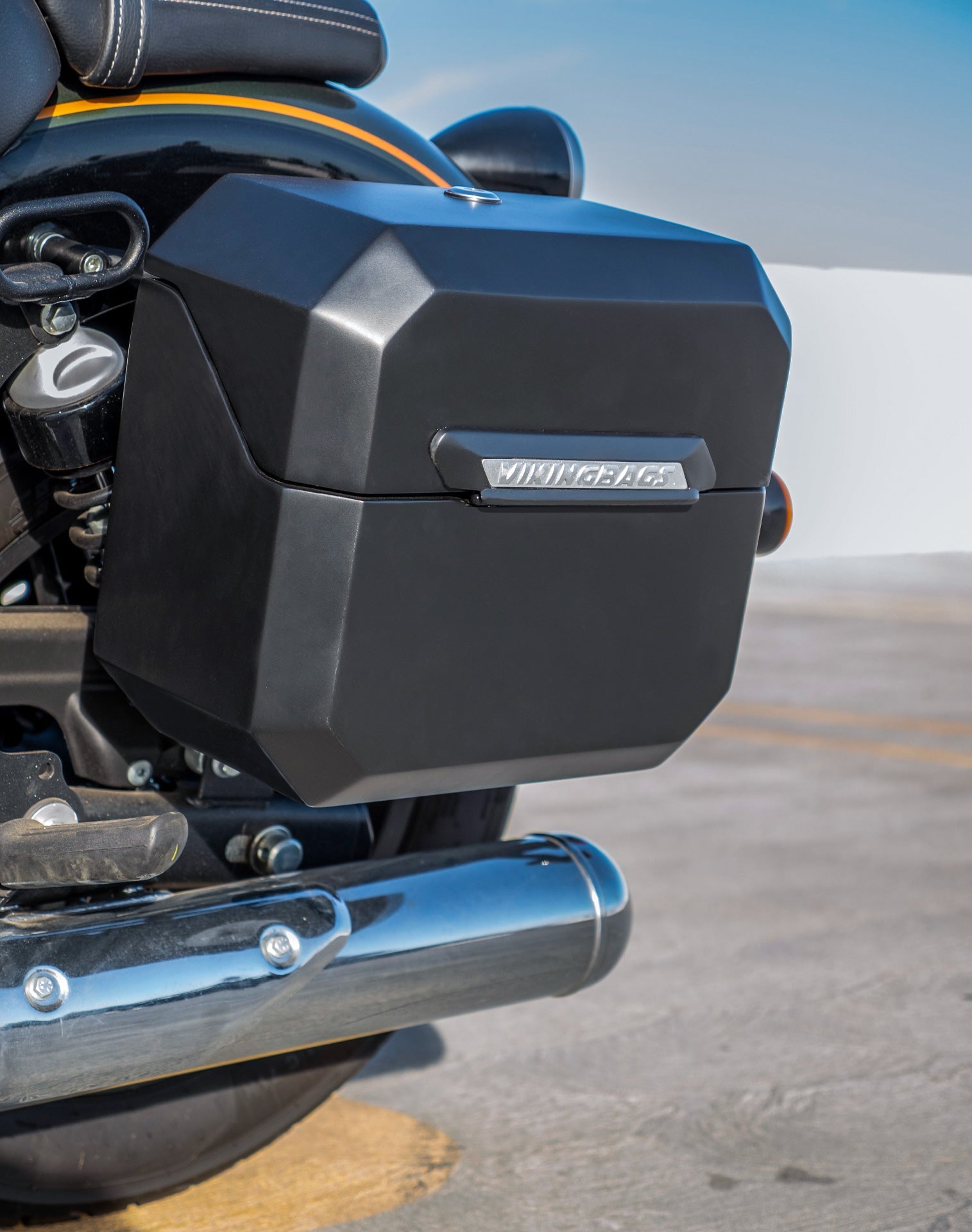 20L - Outlaw Quick-Mount Small Royal Enfield Super Meteor 650 Matte Hard Alforjas
