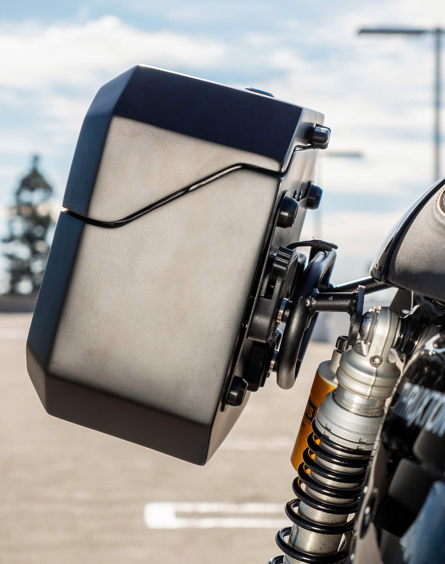 20L - Outlaw Quick-Mount Small Triumph Thruxton RS Matte Hard Alforjas