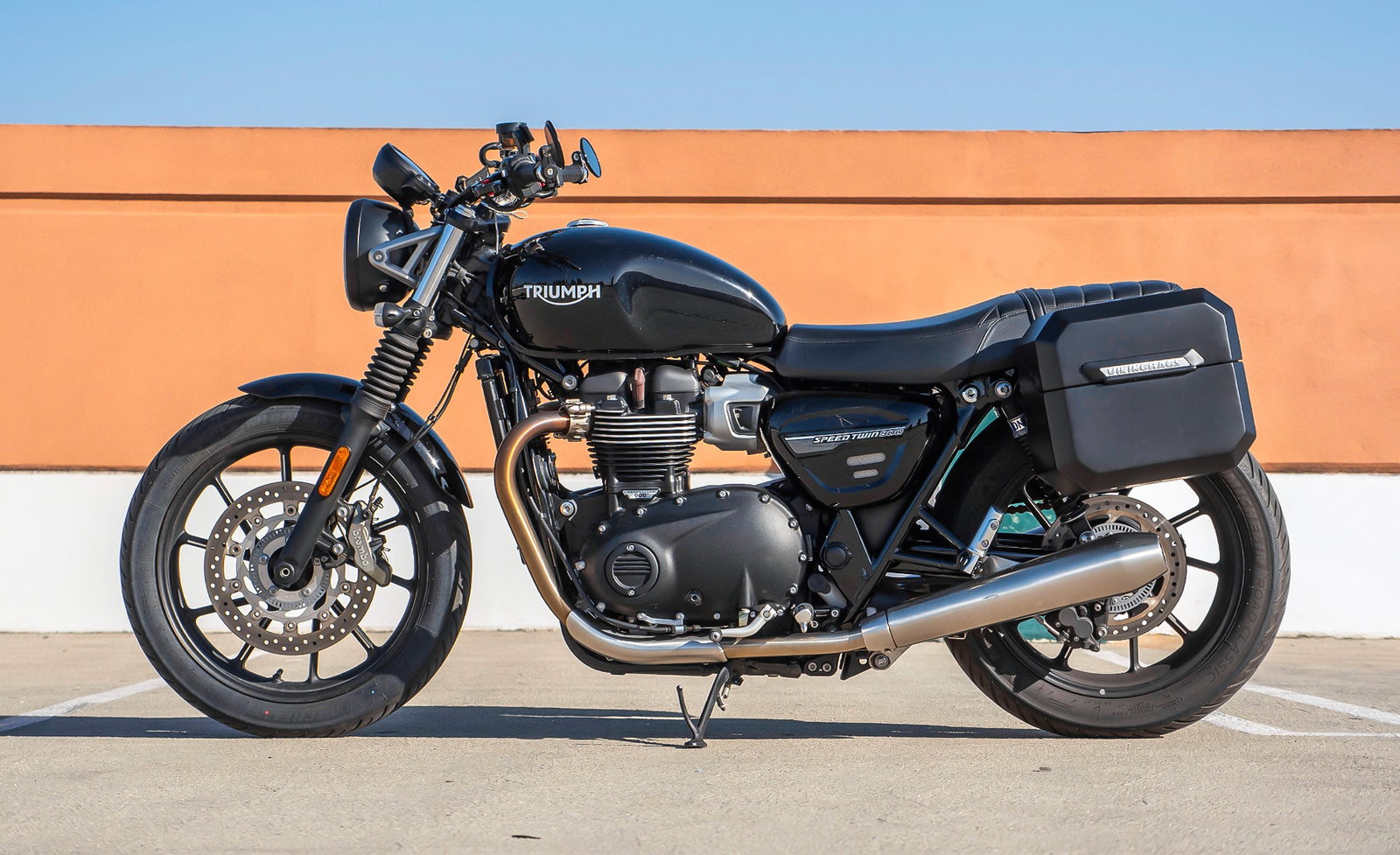 20L - Outlaw Quick-Mount Small Triumph Street Twin 900 (2016-21) Matte Hard Alforjas