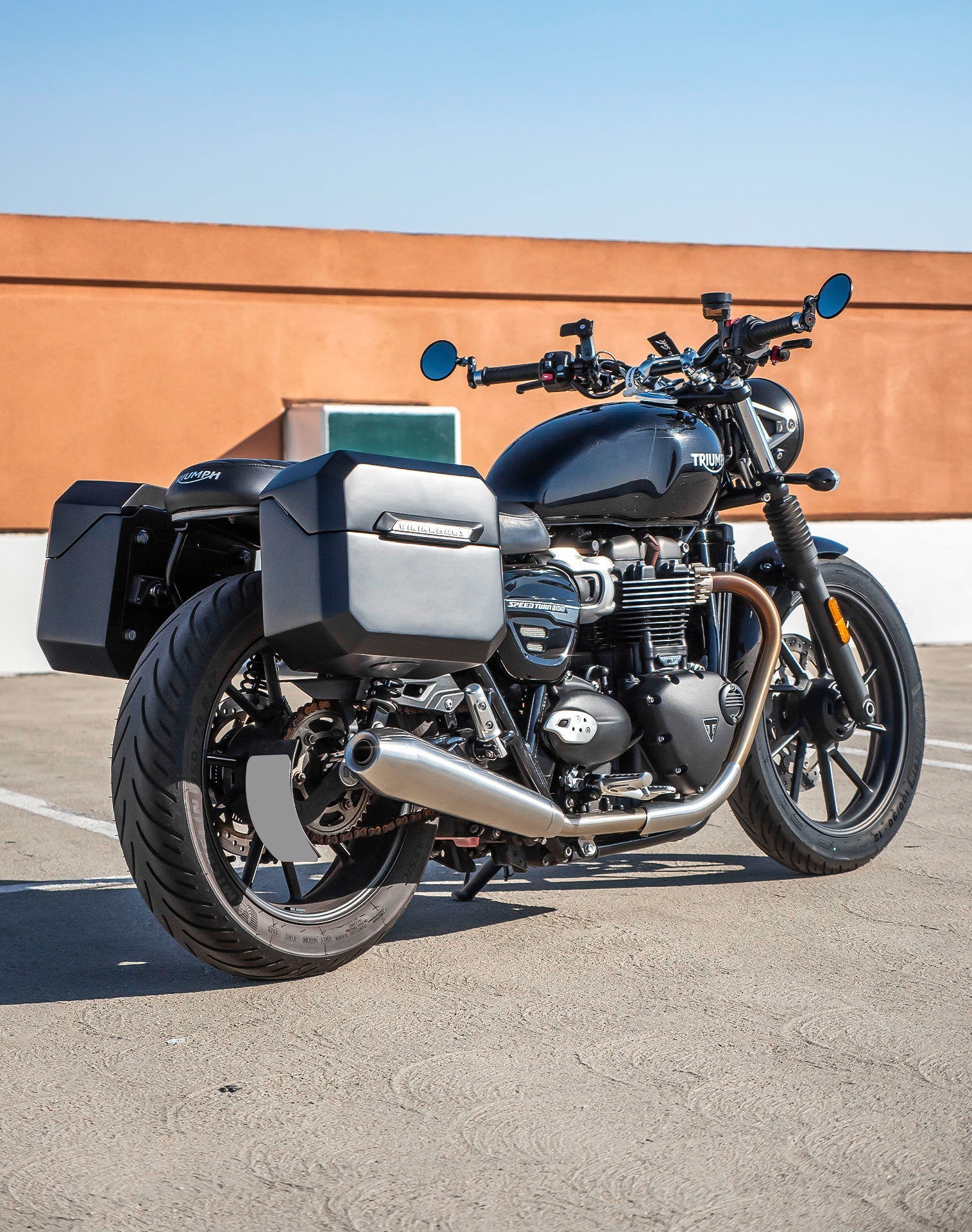 20L - Outlaw Quick-Mount Small Triumph Street Twin 900 (2016-21) Matte Hard Alforjas