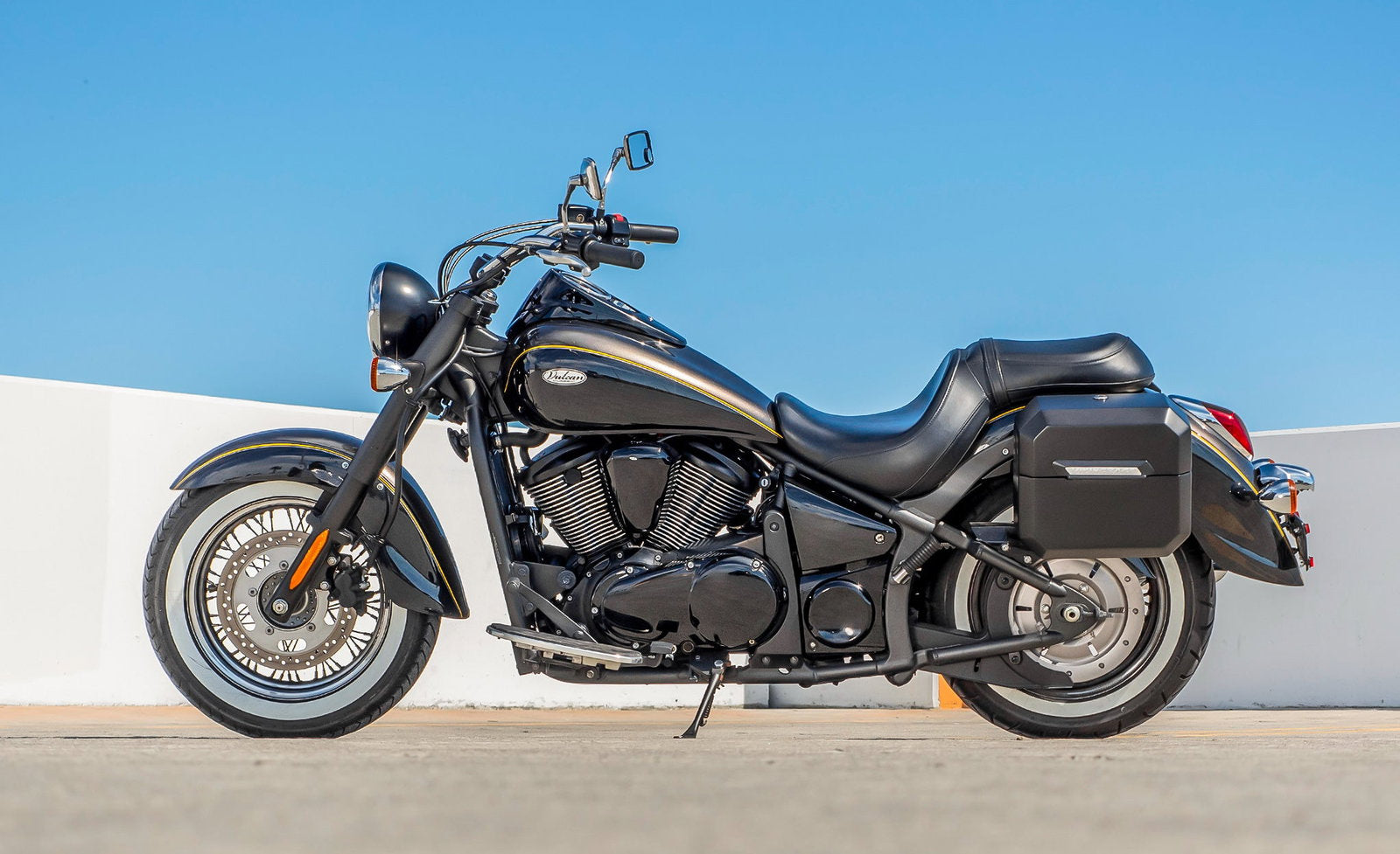 20L - Outlaw Quick-Mount Small Kawasaki Vulcan 900 Classic VN900 Matte Hard Alforjas